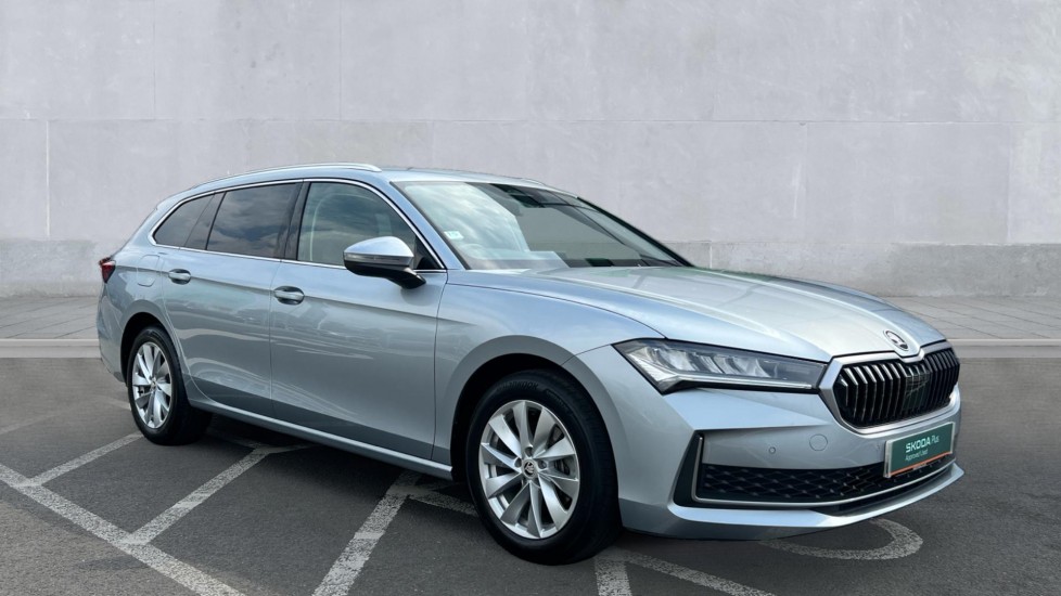 Main listing image - Skoda Superb Estate