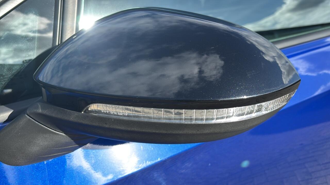 Main listing image - Volkswagen Golf R