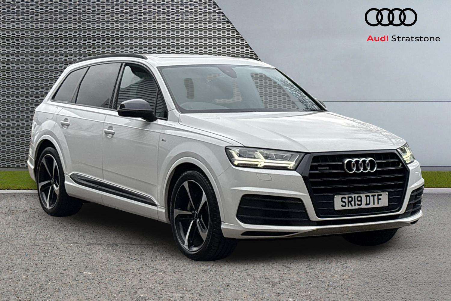 Main listing image - Audi Q7