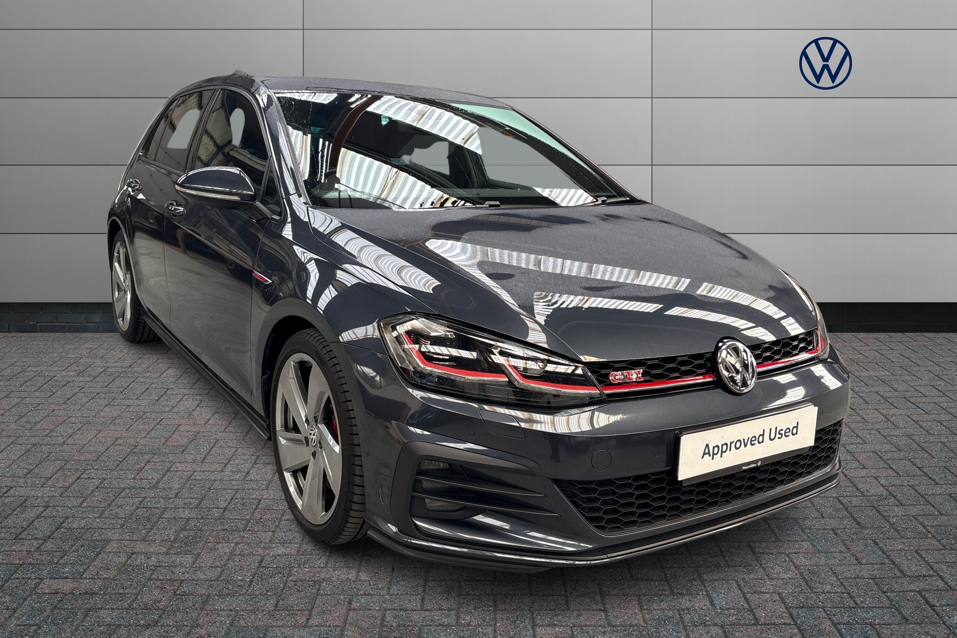 Main listing image - Volkswagen Golf