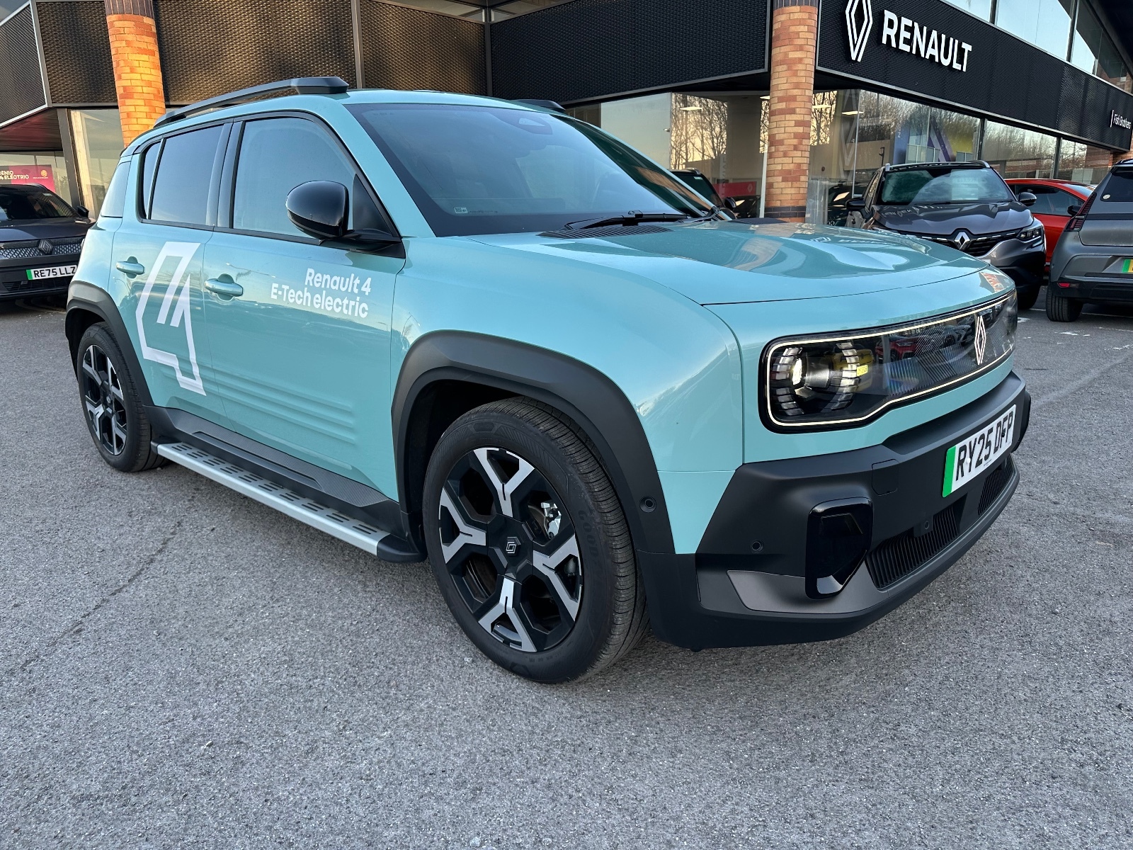 Main listing image - Renault 4