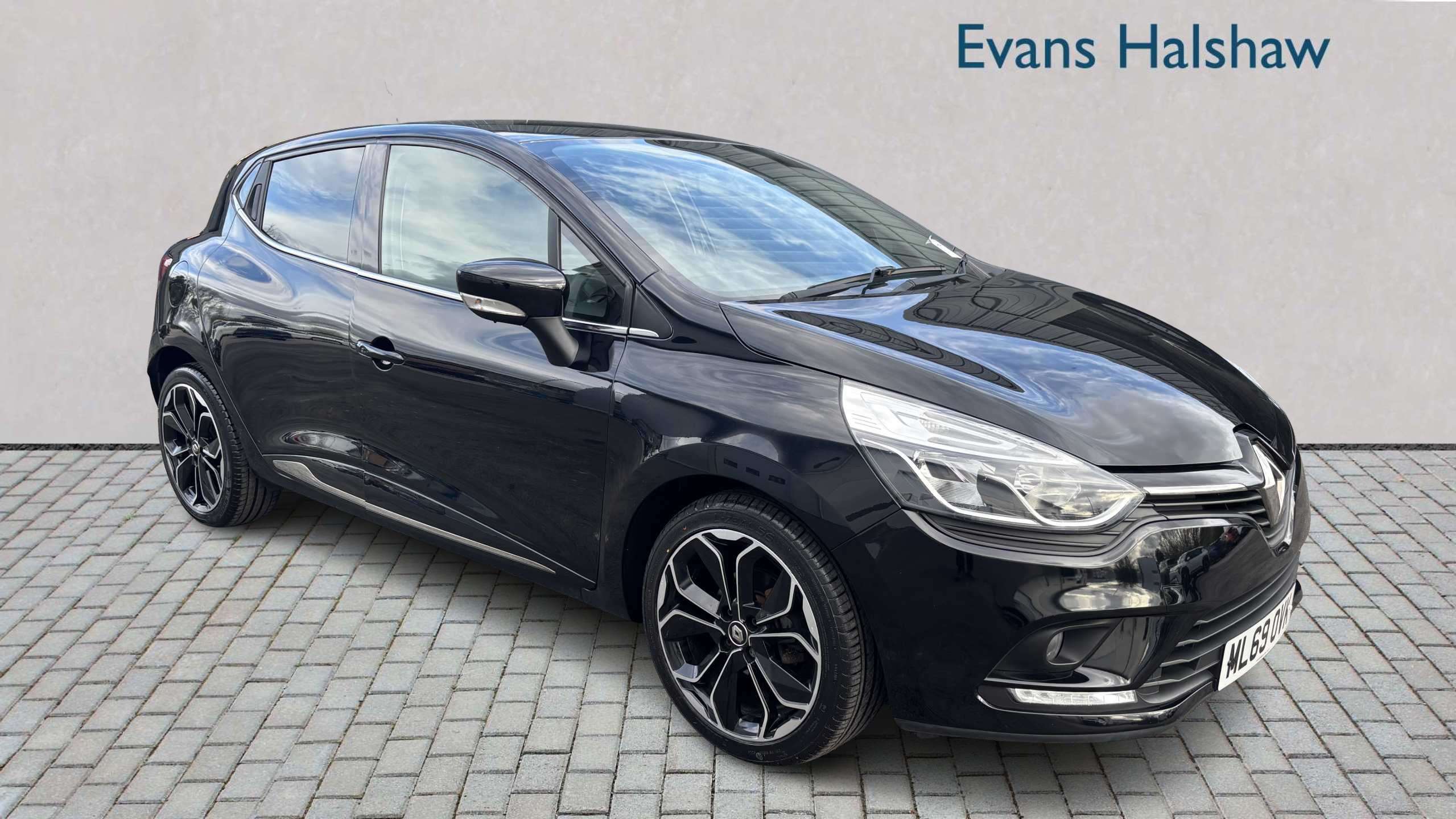 Main listing image - Renault Clio