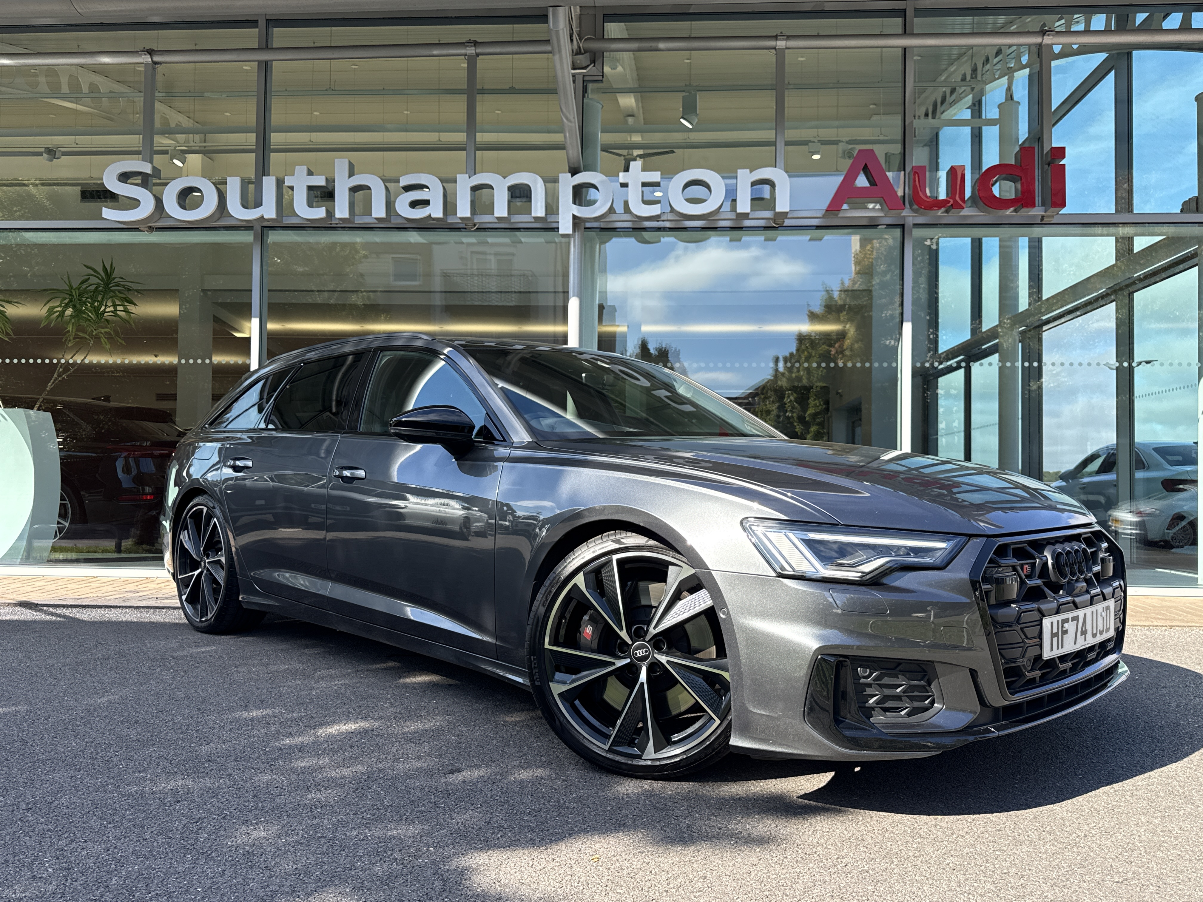 Main listing image - Audi A6