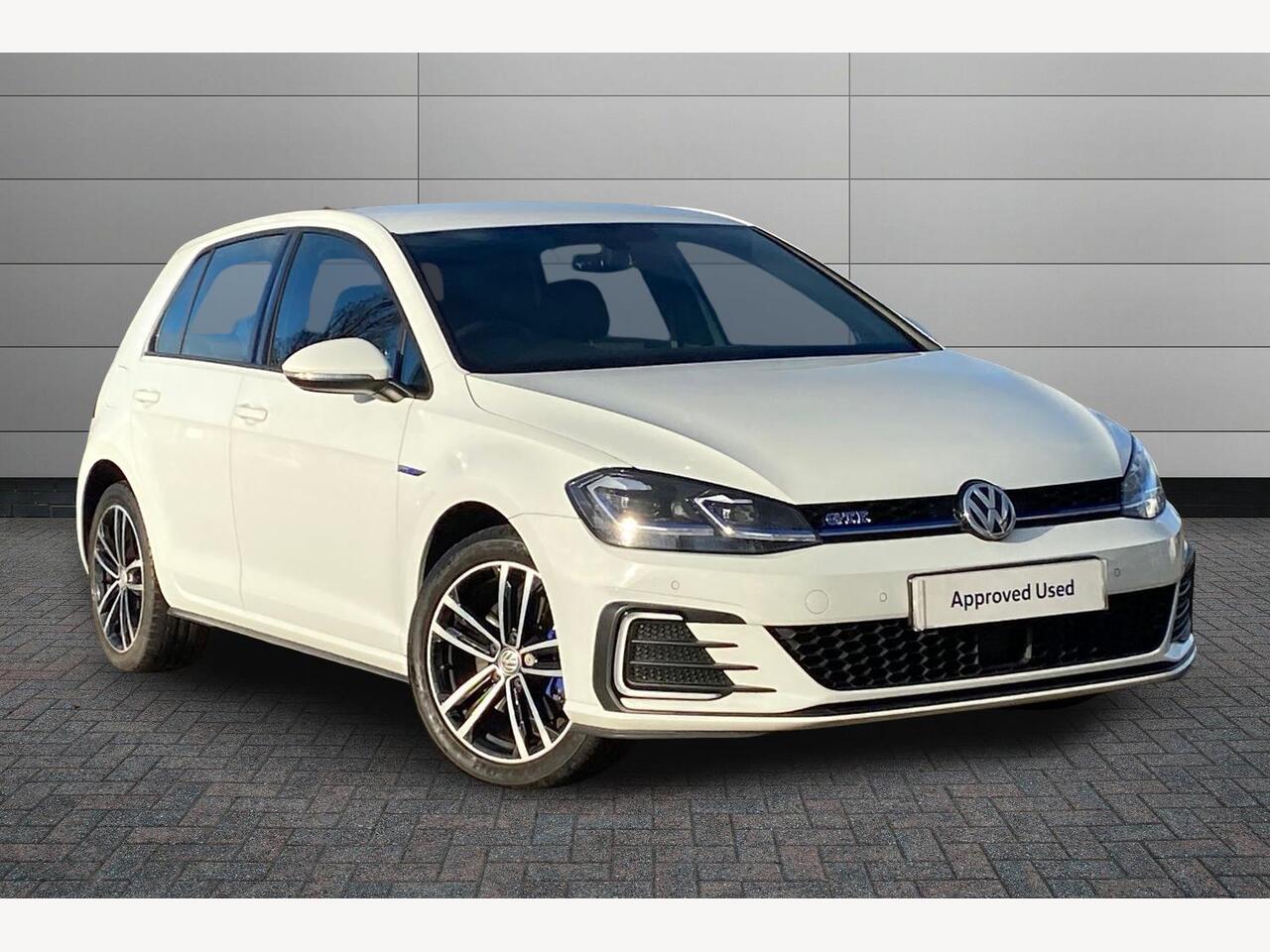 Main listing image - Volkswagen Golf GTE