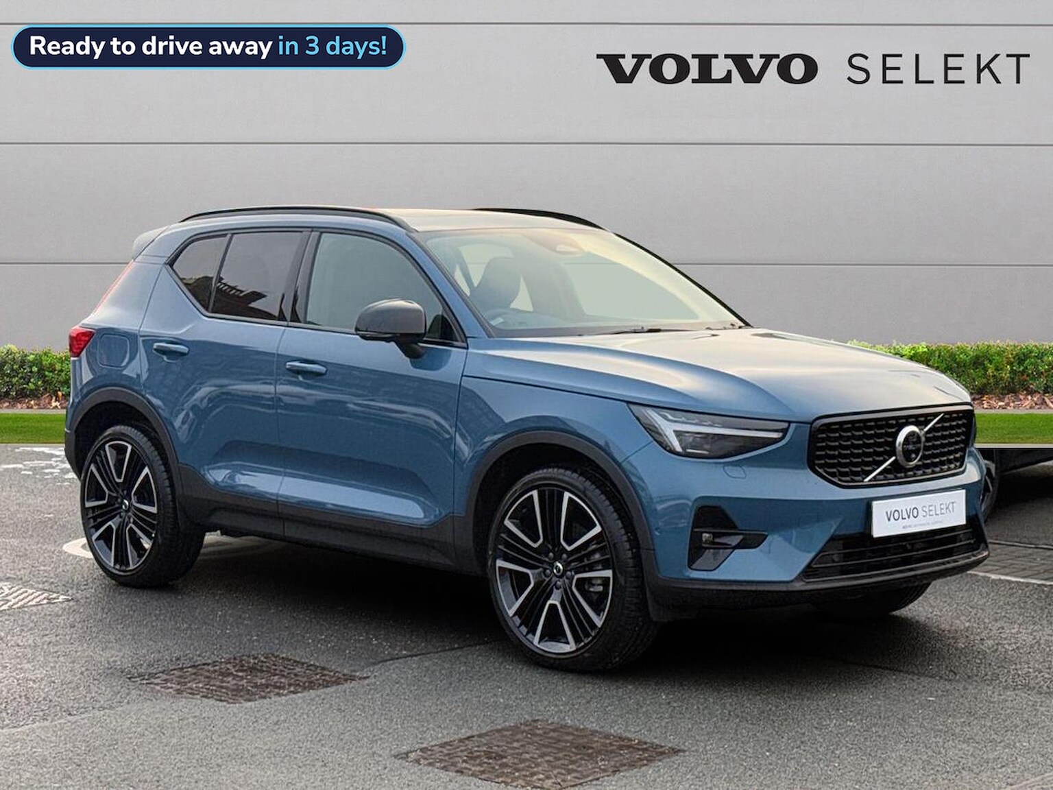 Main listing image - Volvo XC40