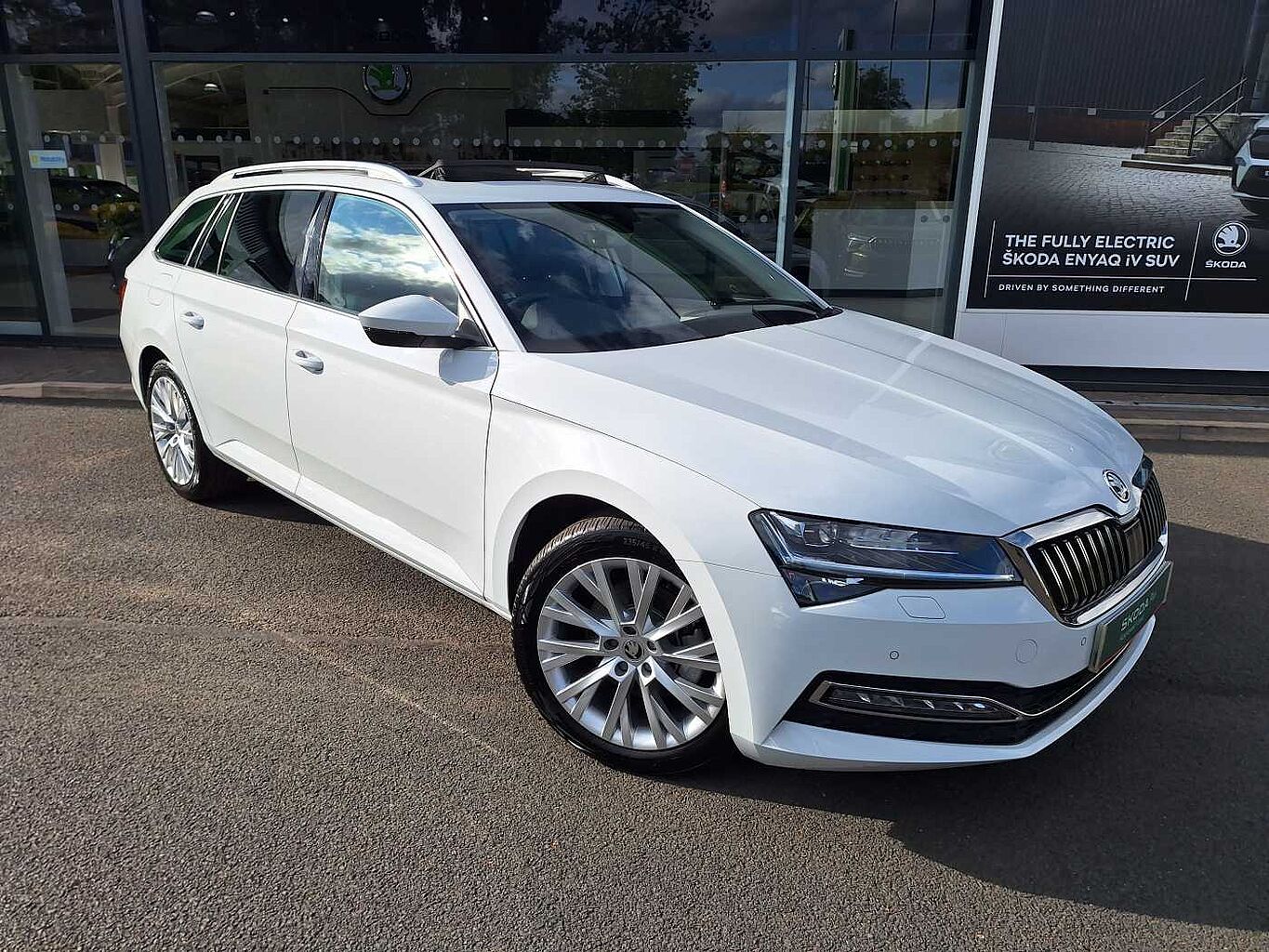 Main listing image - Skoda Superb Estate