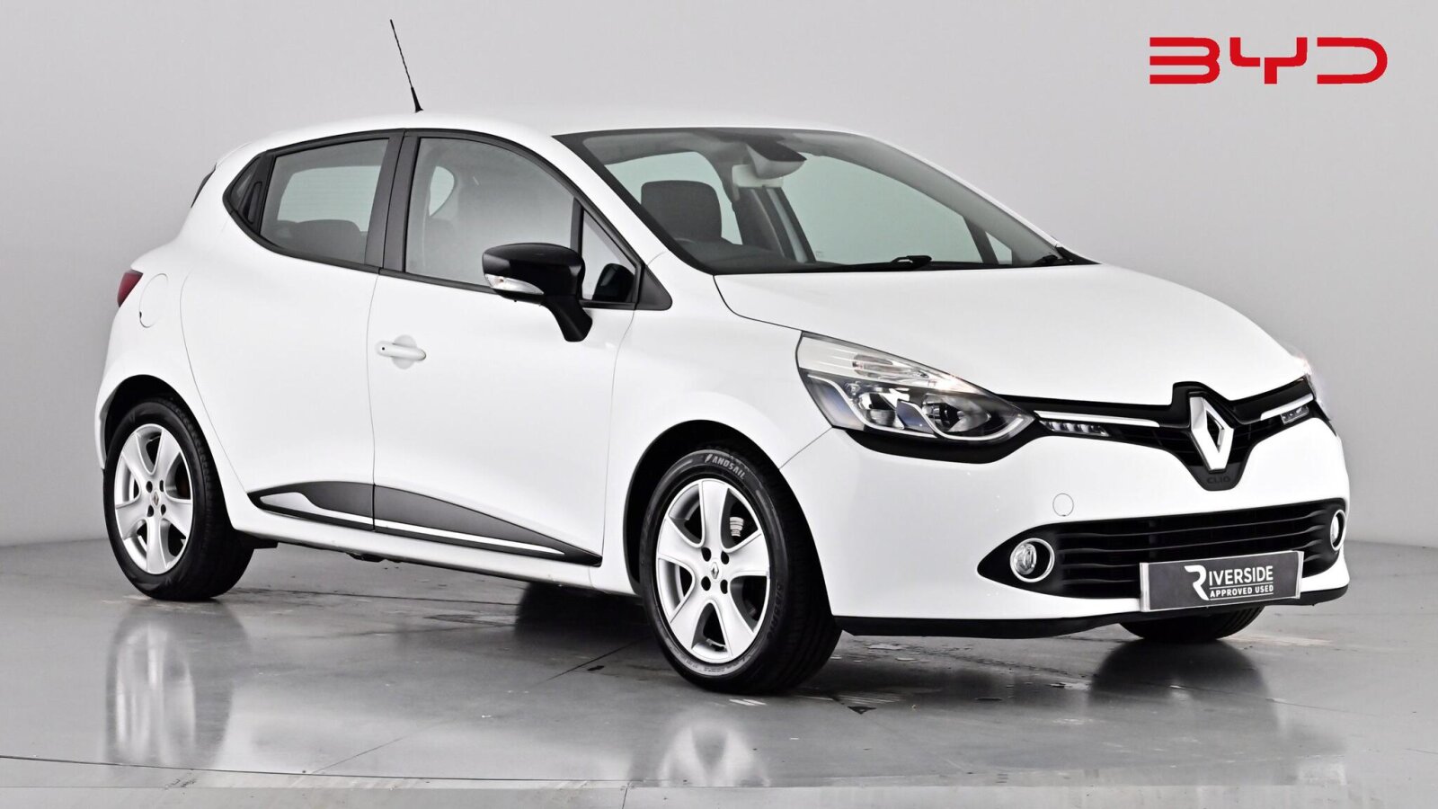 Main listing image - Renault Clio
