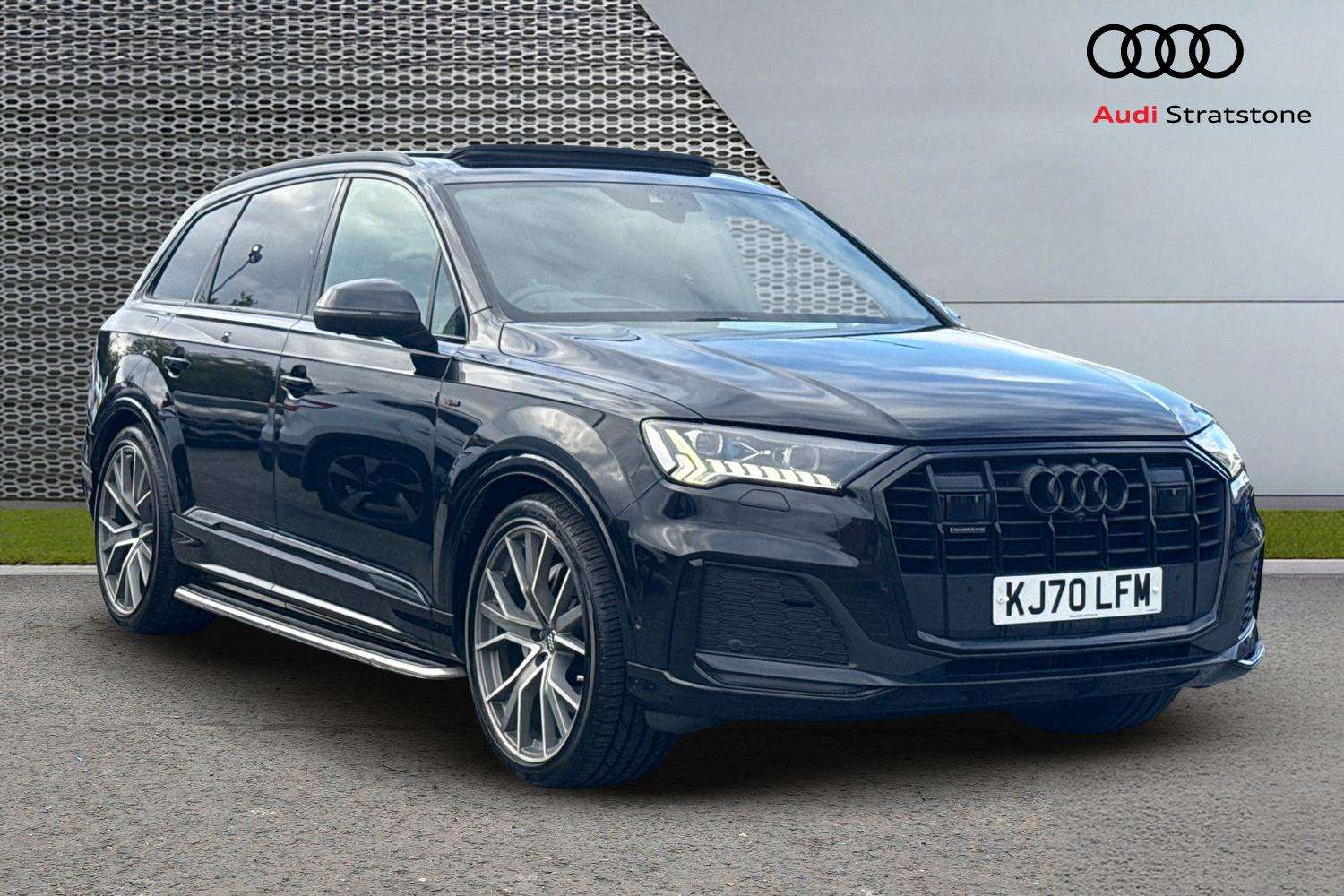 Main listing image - Audi Q7