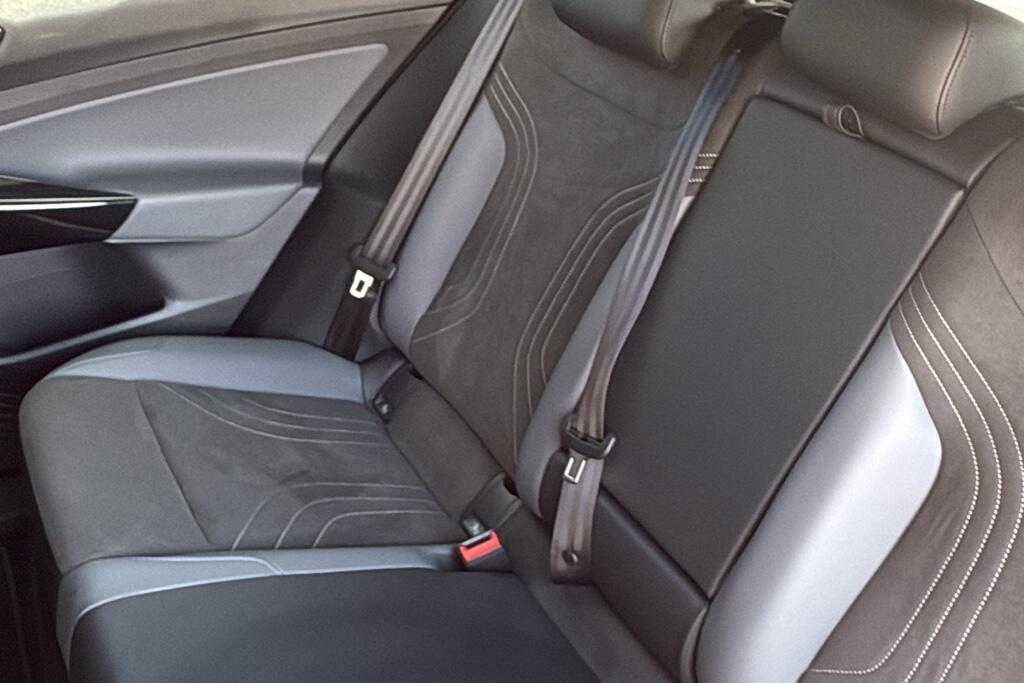 Main listing image - Volkswagen ID.4