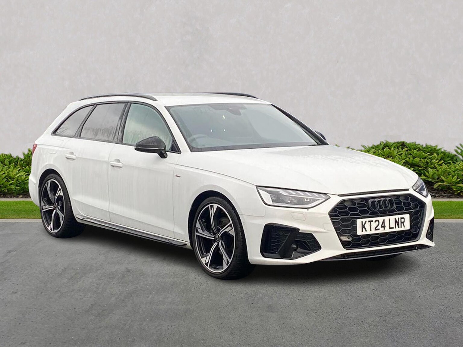 Main listing image - Audi A4 Avant