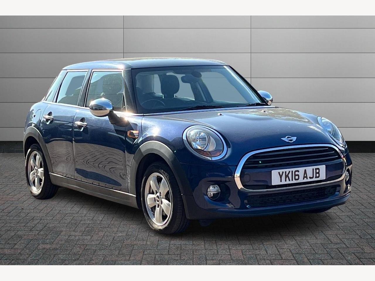 Main listing image - MINI Hatchback 5dr