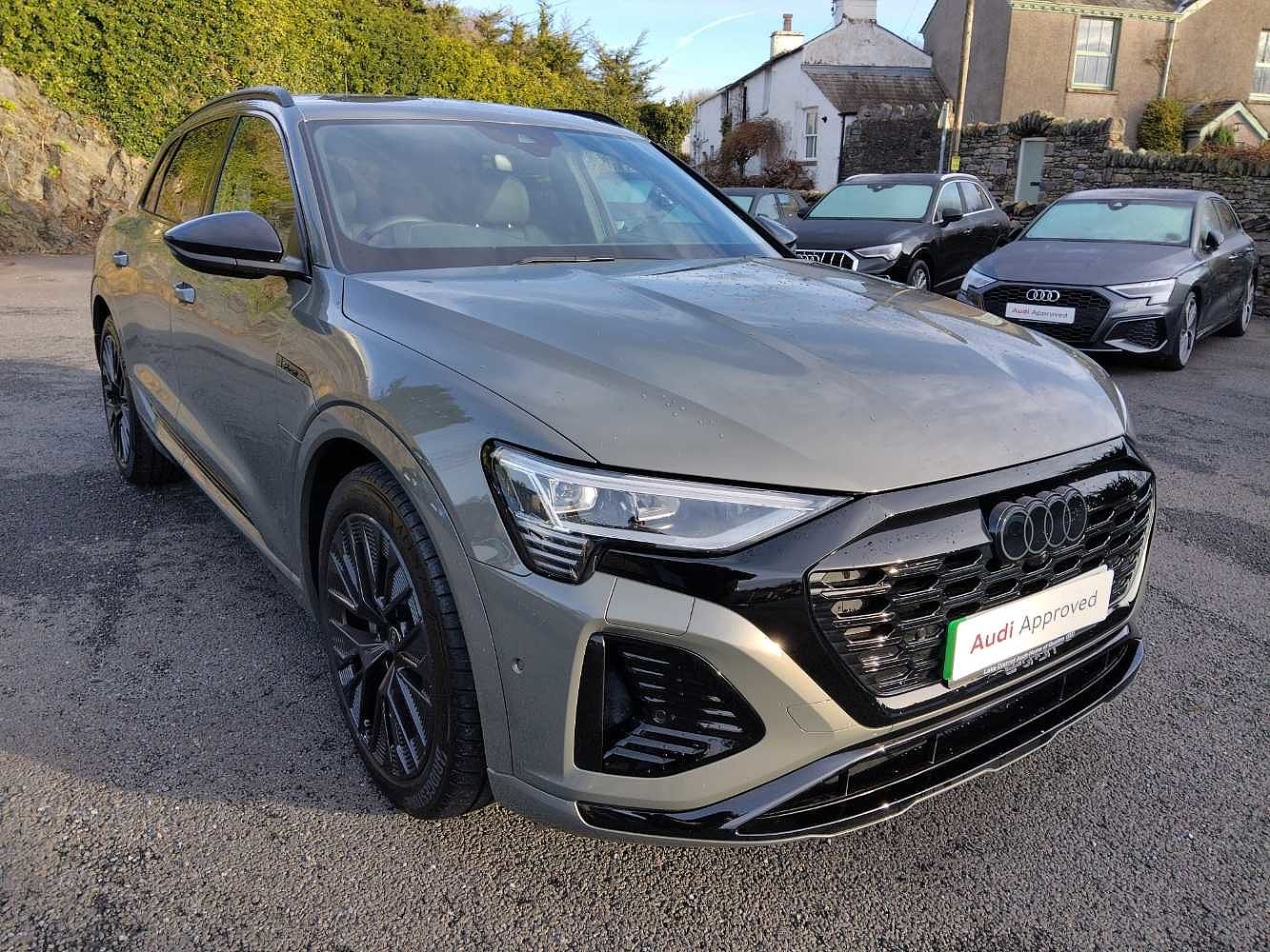 Main listing image - Audi Q8 e-tron