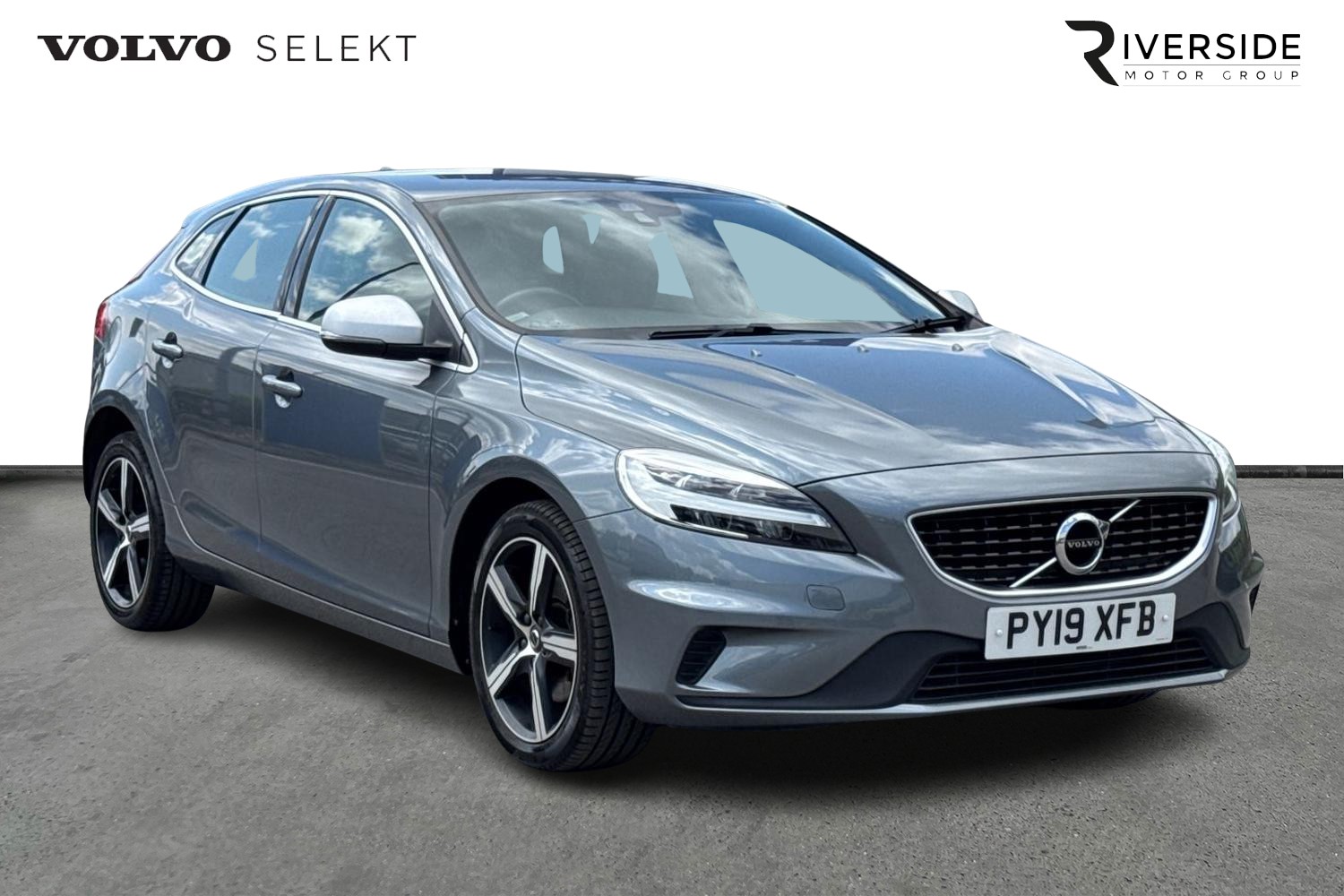 Main listing image - Volvo V40
