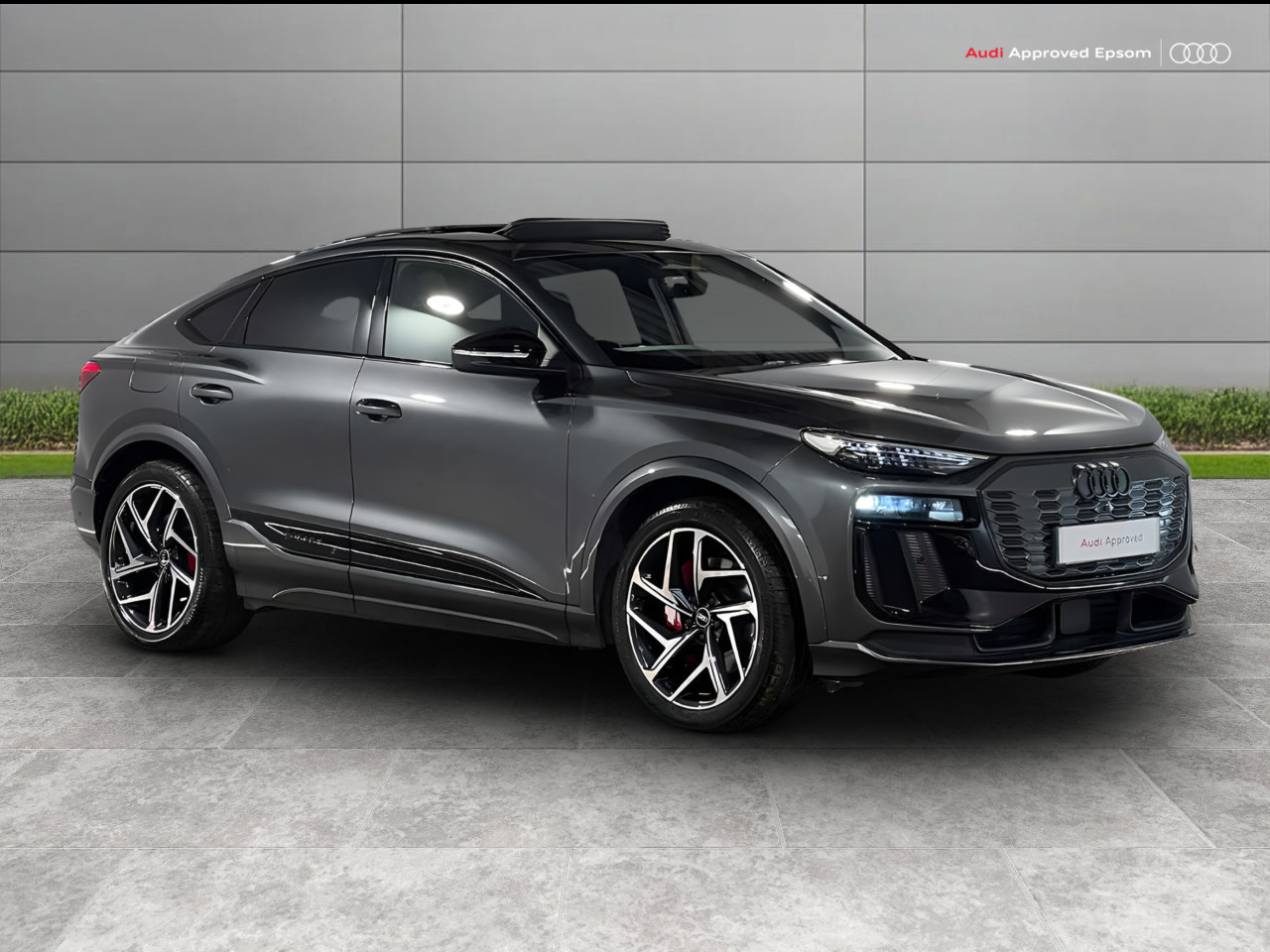 Main listing image - Audi Q6