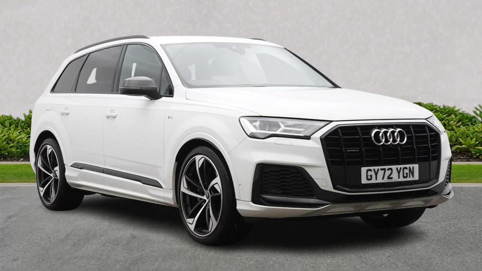 Main listing image - Audi Q7