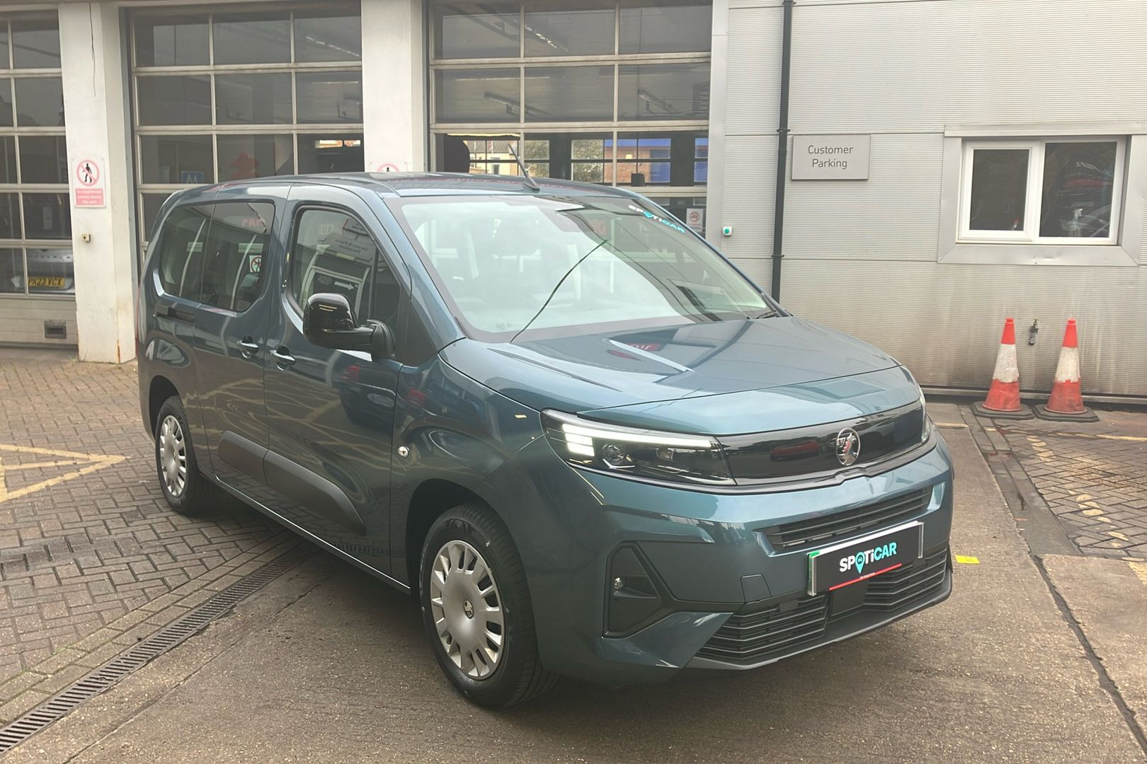 Main listing image - Vauxhall Combo Life-e