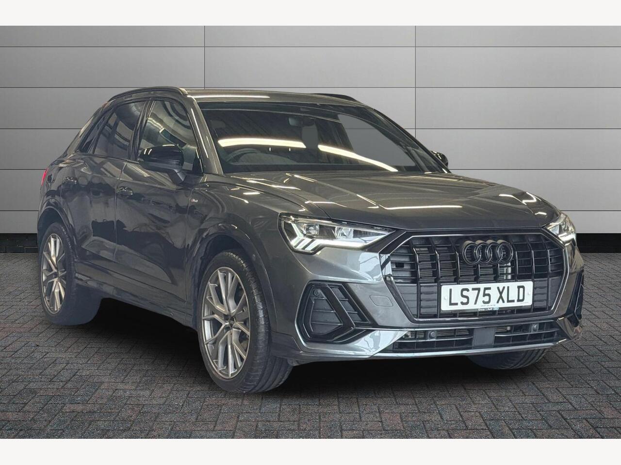 Main listing image - Audi Q3