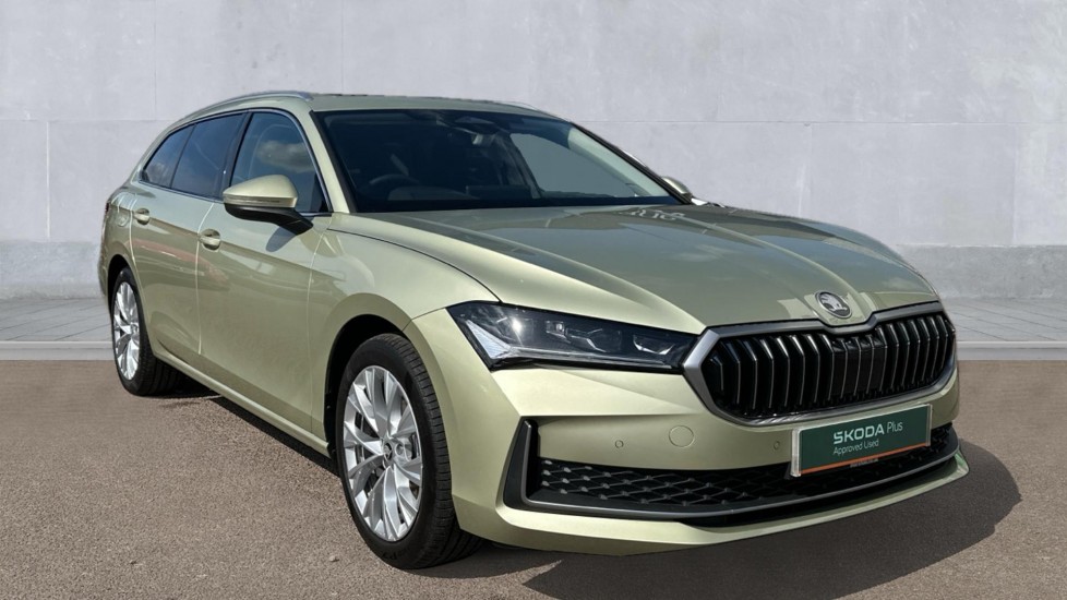 Main listing image - Skoda Superb Estate