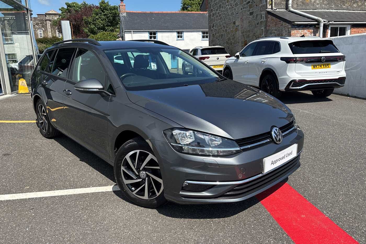 Main listing image - Volkswagen Golf Estate