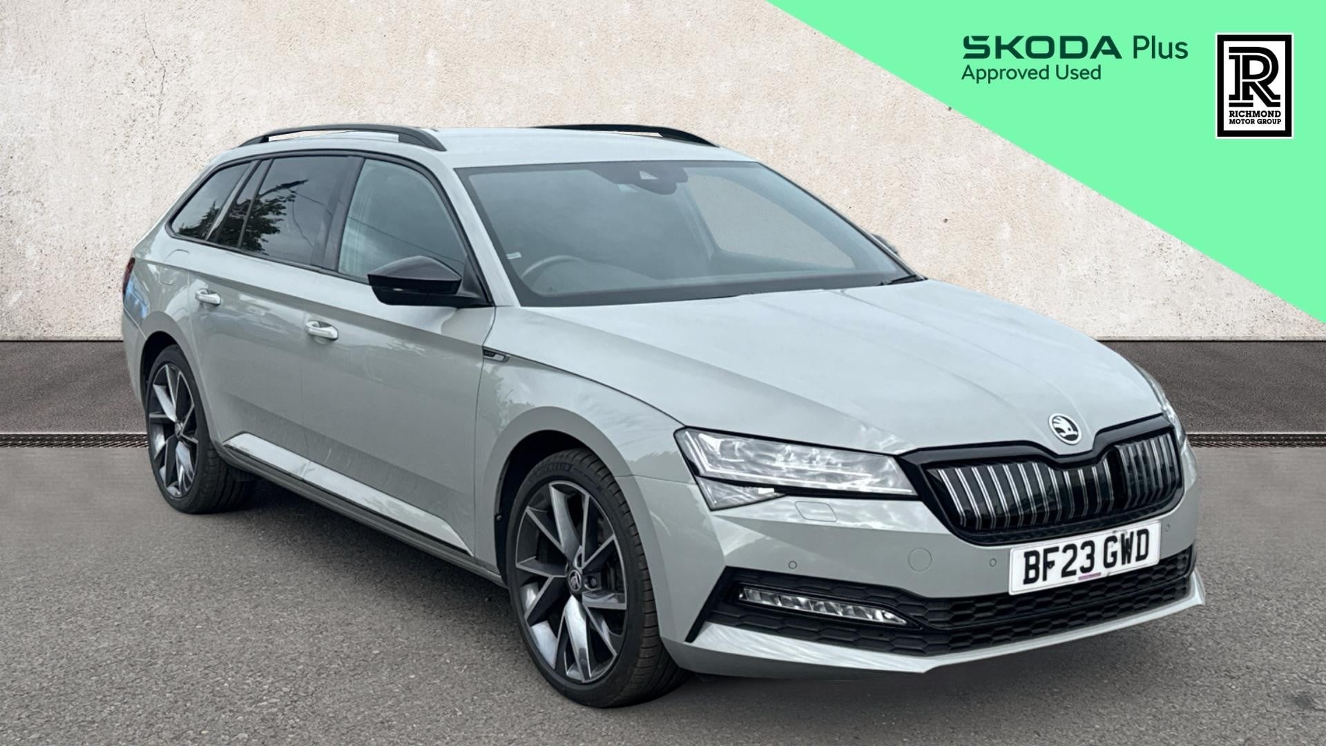 Main listing image - Skoda Superb