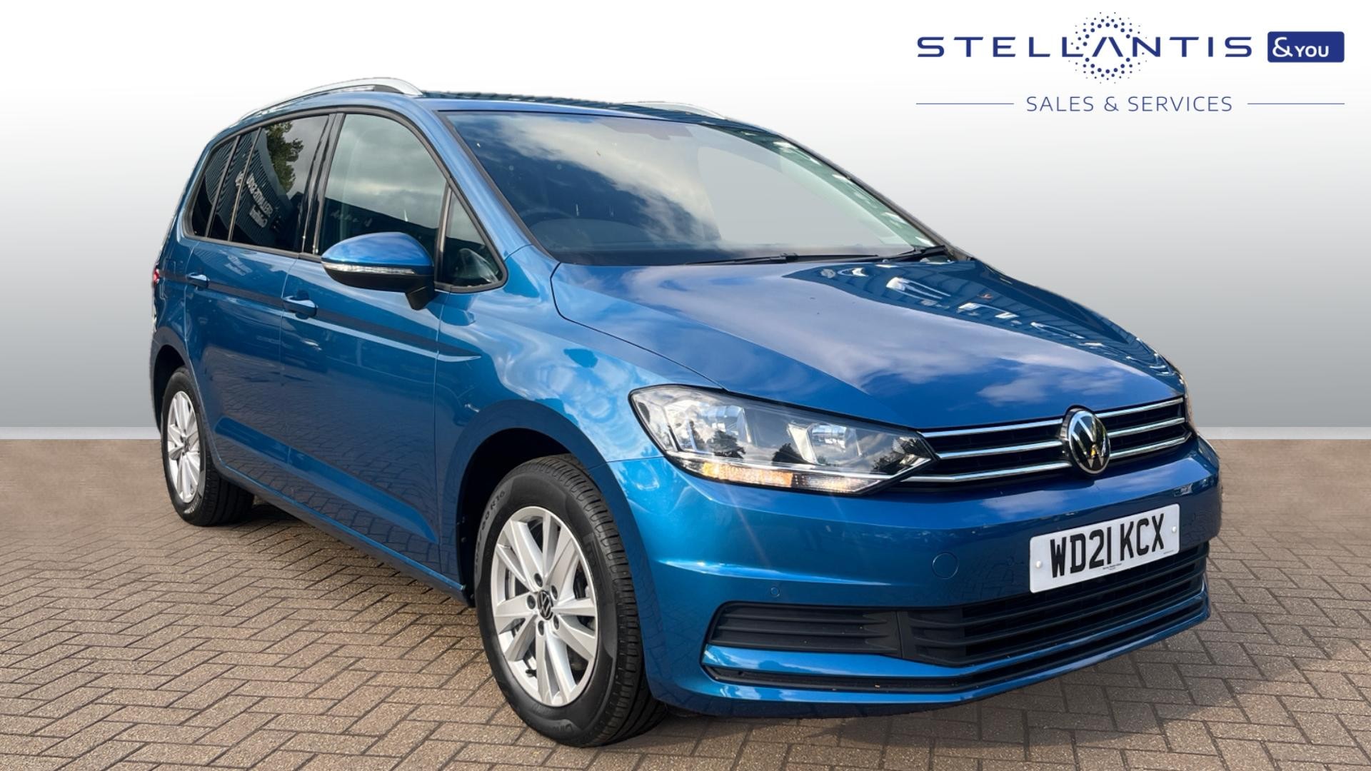 Main listing image - Volkswagen Touran