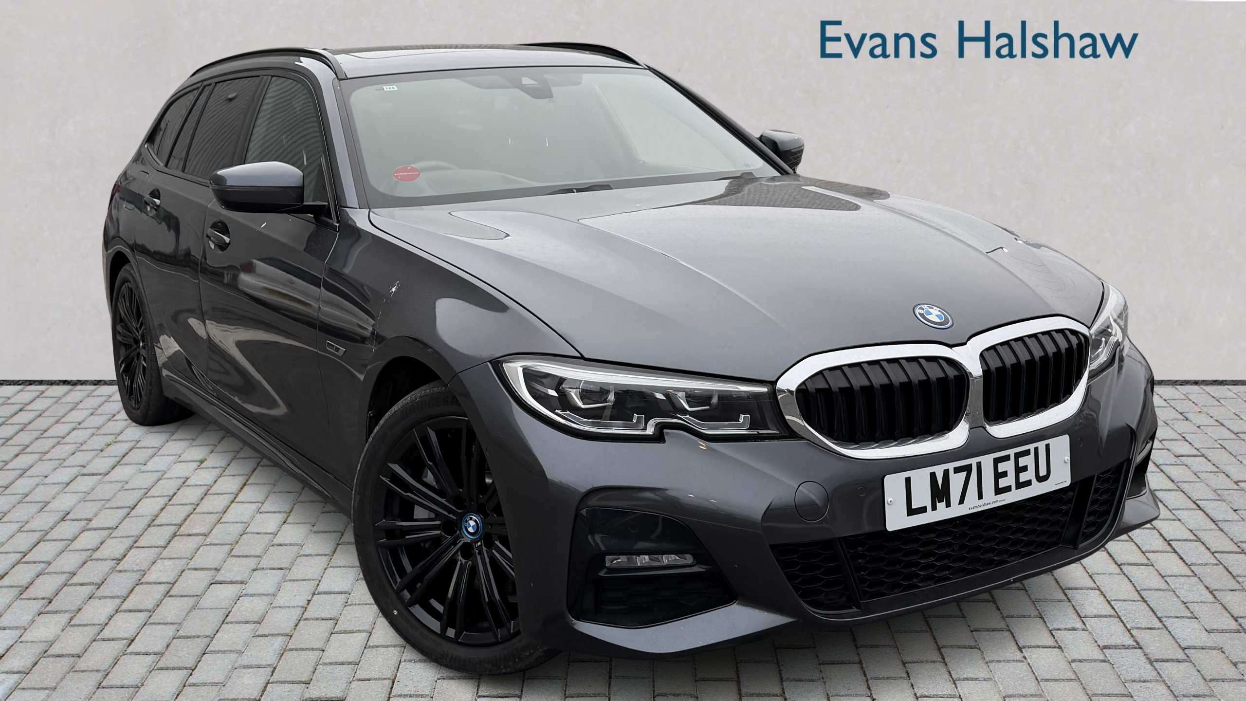 Main listing image - BMW 3 Series Touring