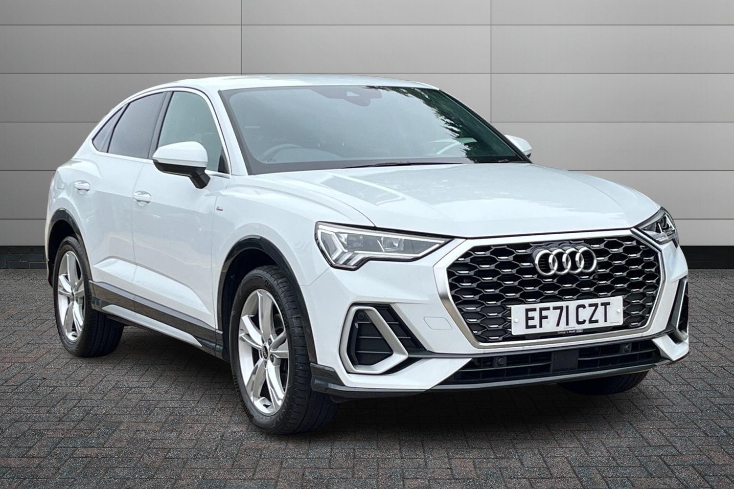 Main listing image - Audi Q3