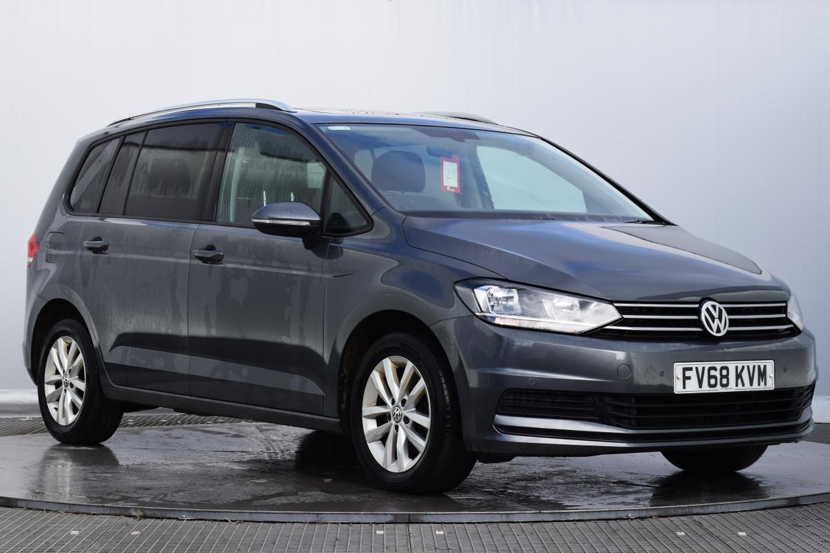 Main listing image - Volkswagen Touran