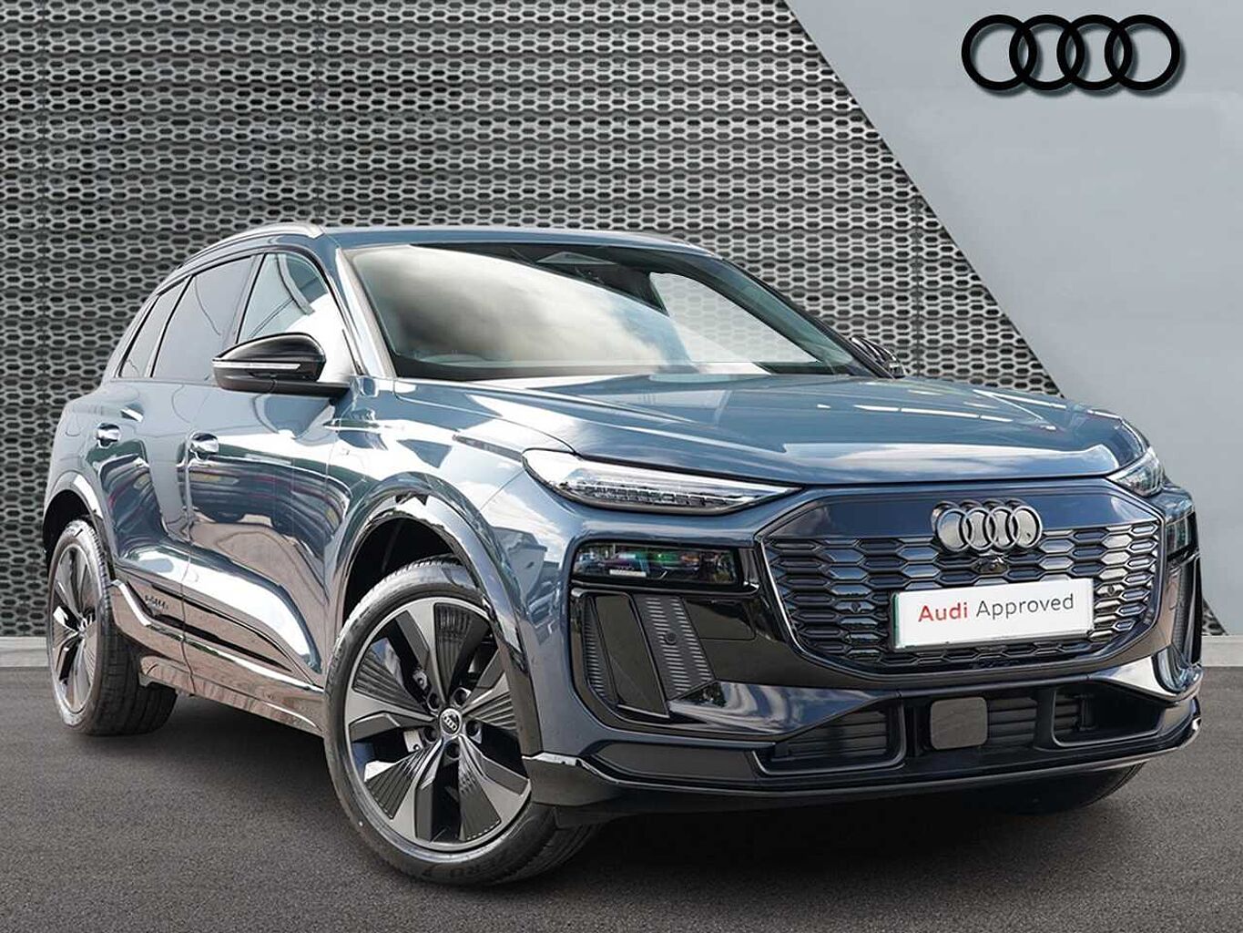 Main listing image - Audi Q6