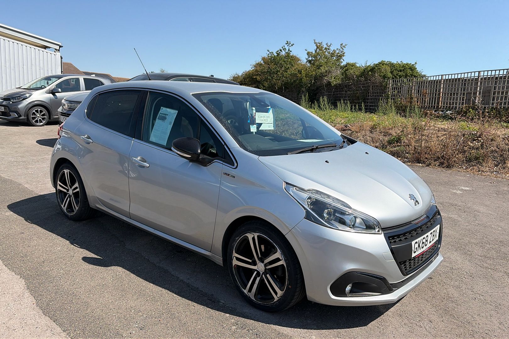 Main listing image - Peugeot 208