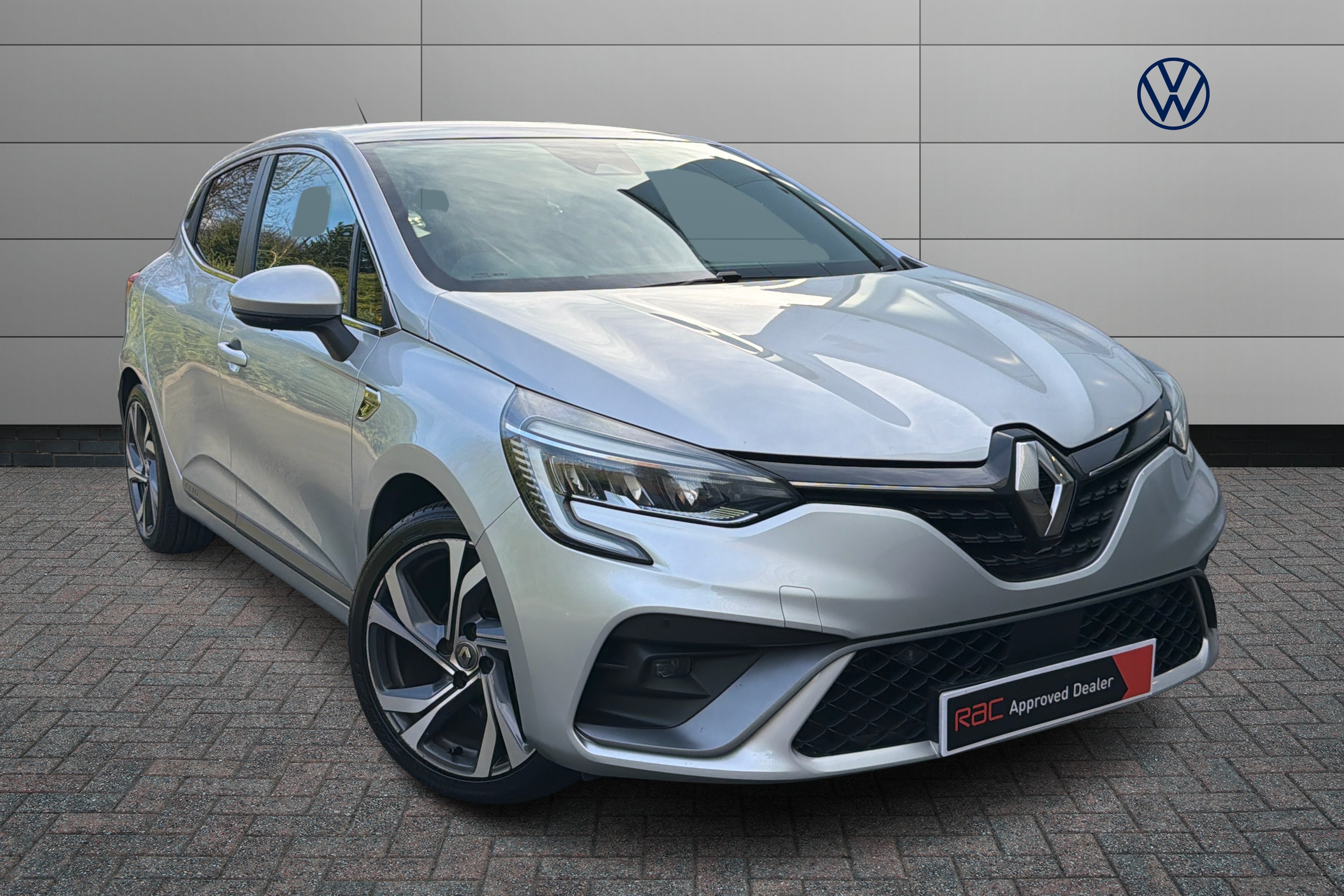 Main listing image - Renault Clio