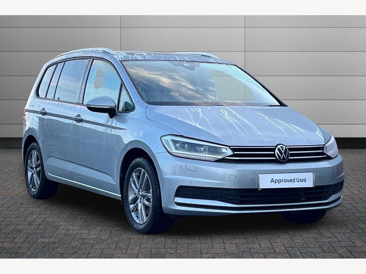 Main listing image - Volkswagen Touran