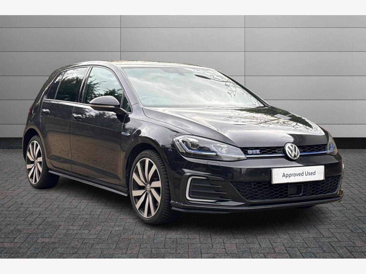 Main listing image - Volkswagen Golf GTE