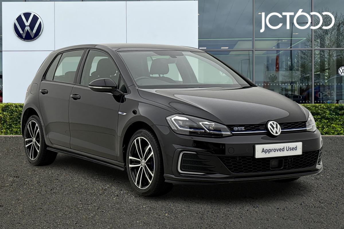 Main listing image - Volkswagen Golf GTE