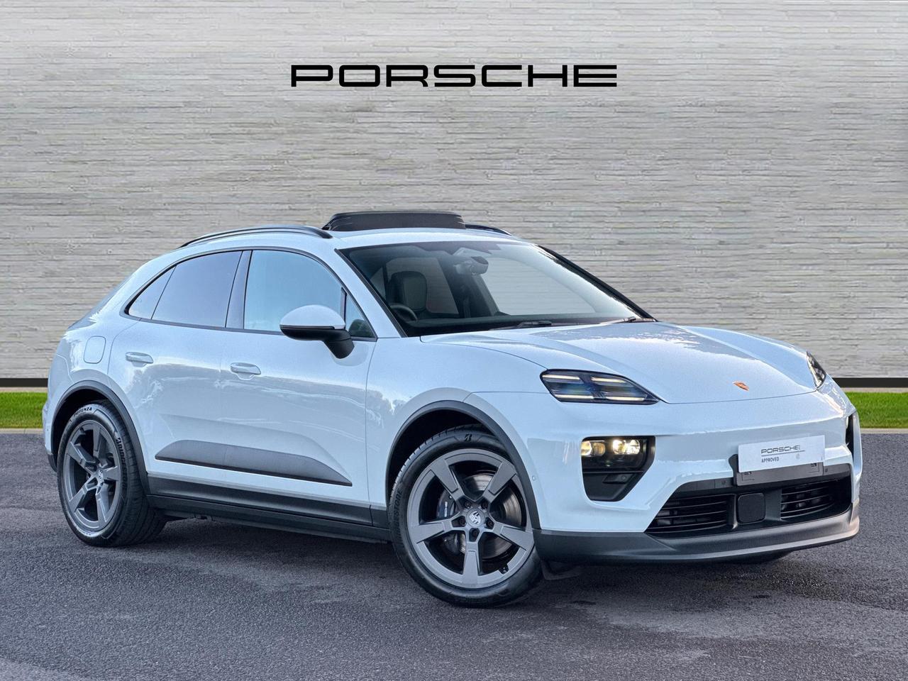 Main listing image - Porsche Macan