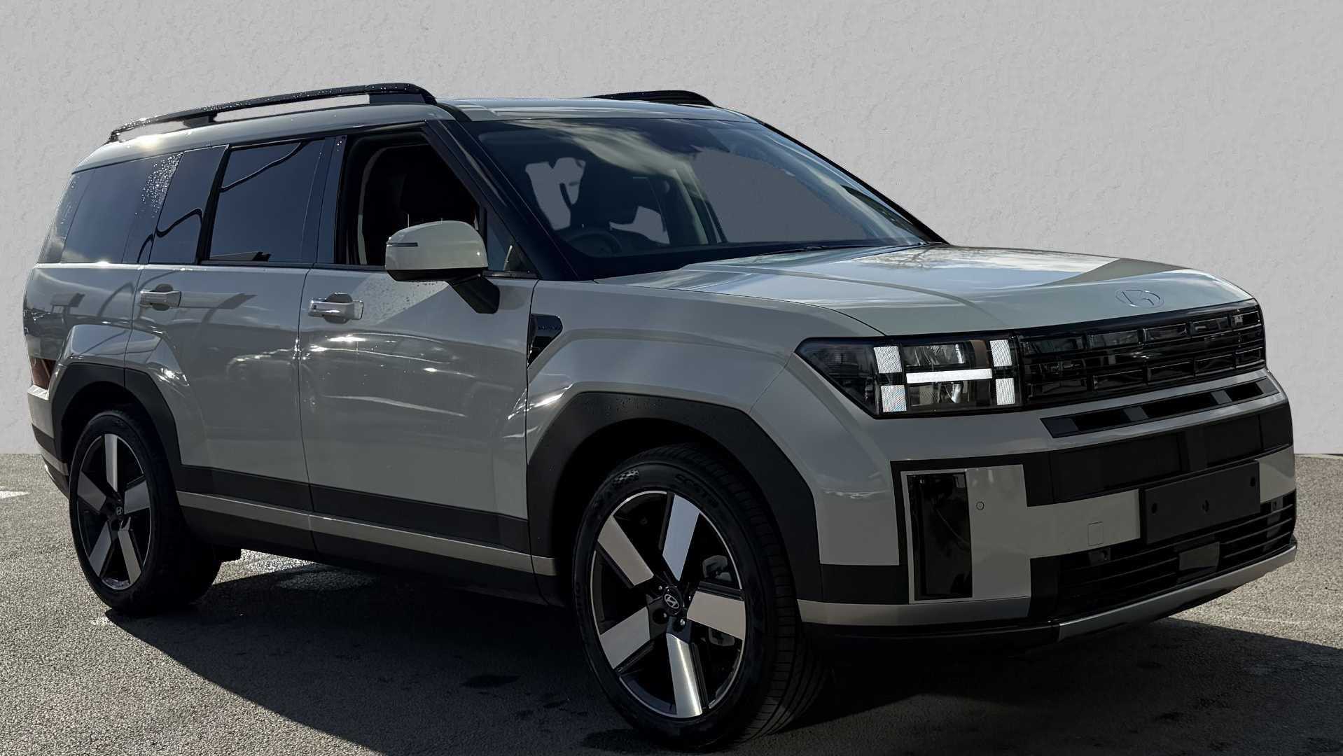 Main listing image - Hyundai Santa Fe