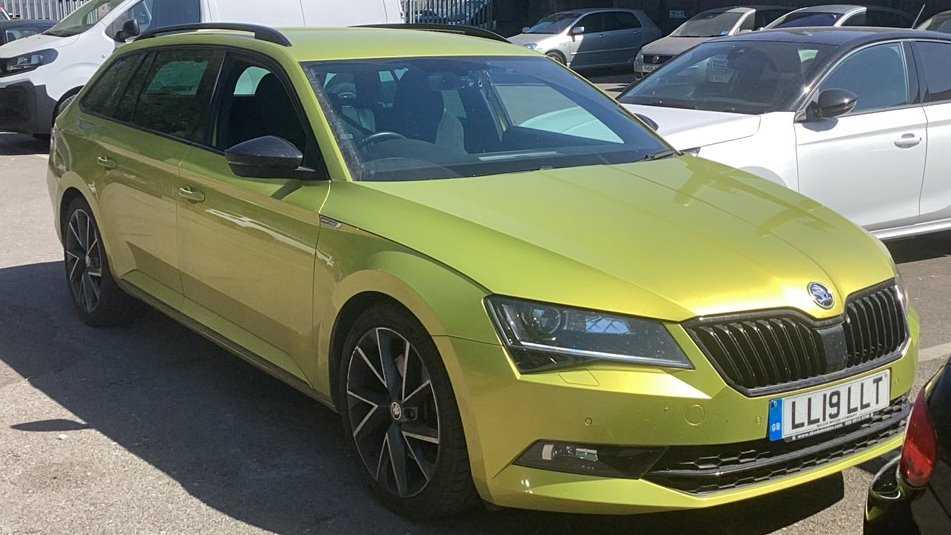 Main listing image - Skoda Superb Estate
