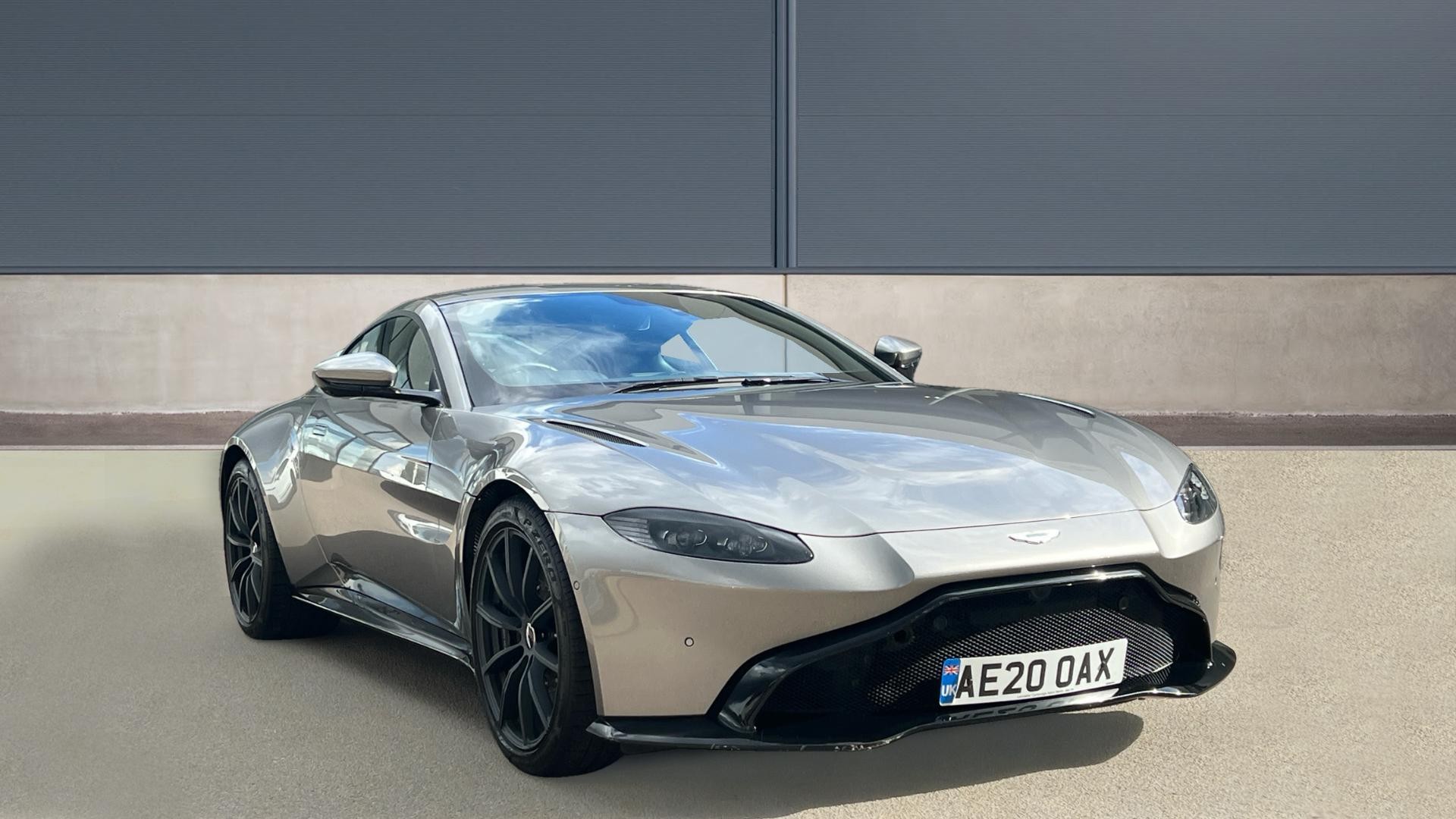 Main listing image - Aston Martin Vantage