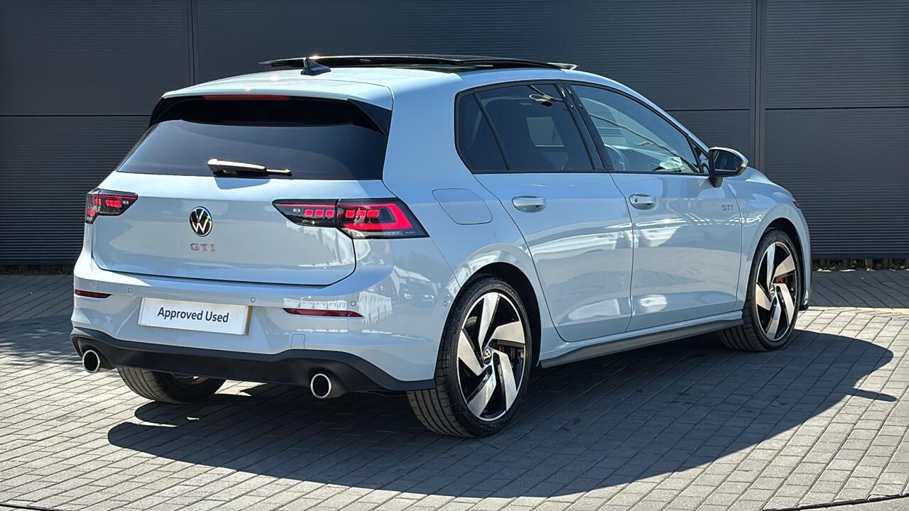 Main listing image - Volkswagen Golf