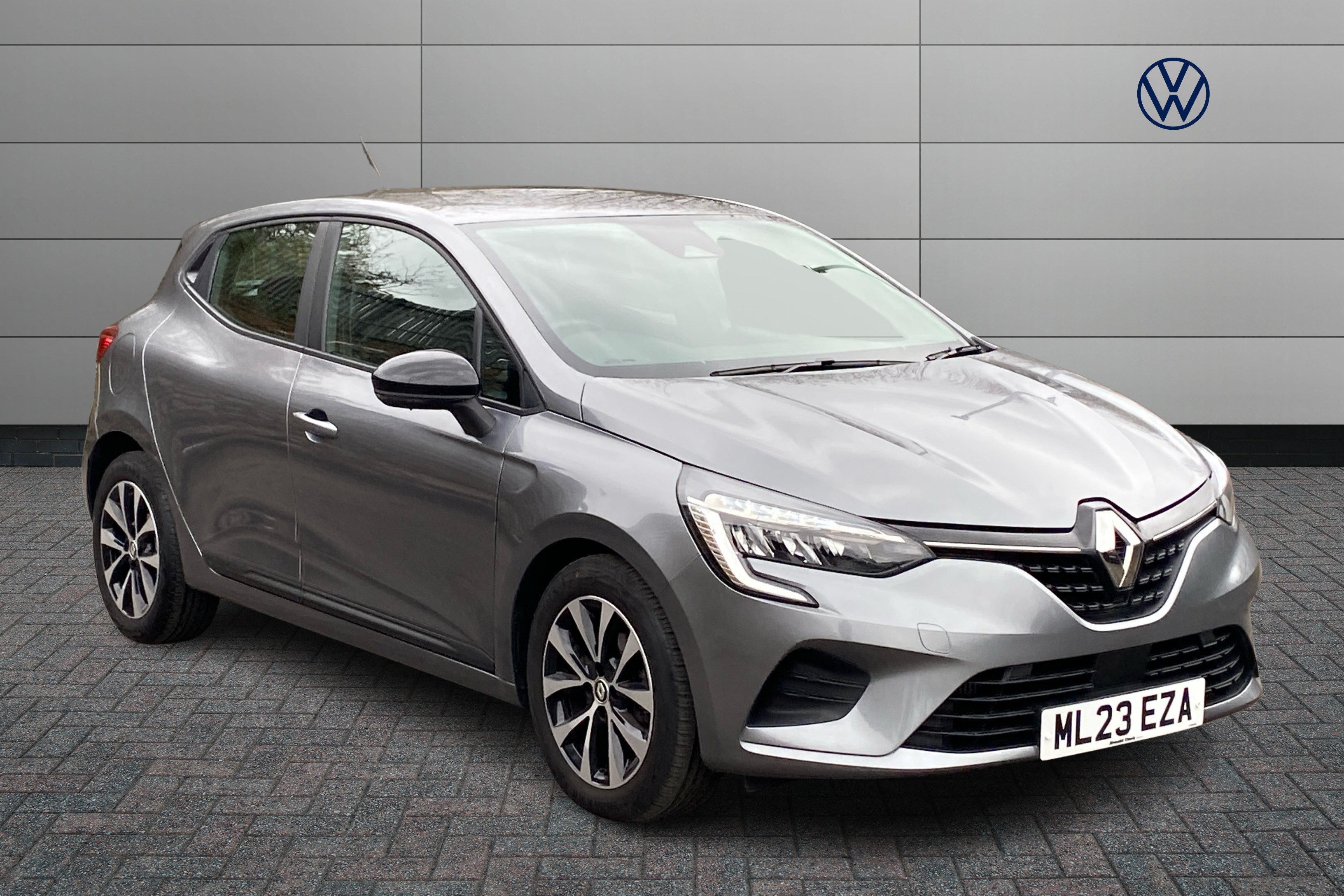 Main listing image - Renault Clio