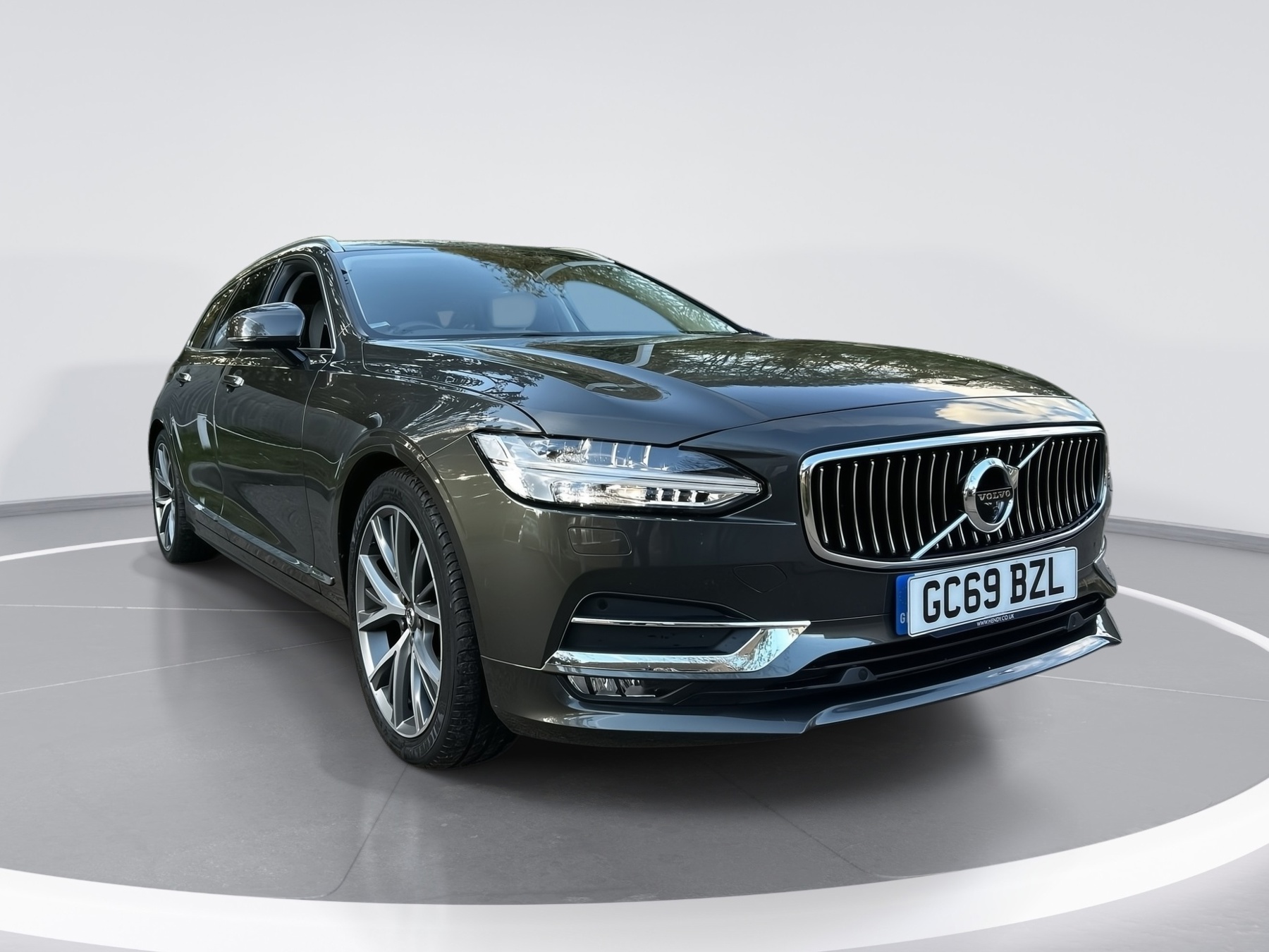 Main listing image - Volvo V90