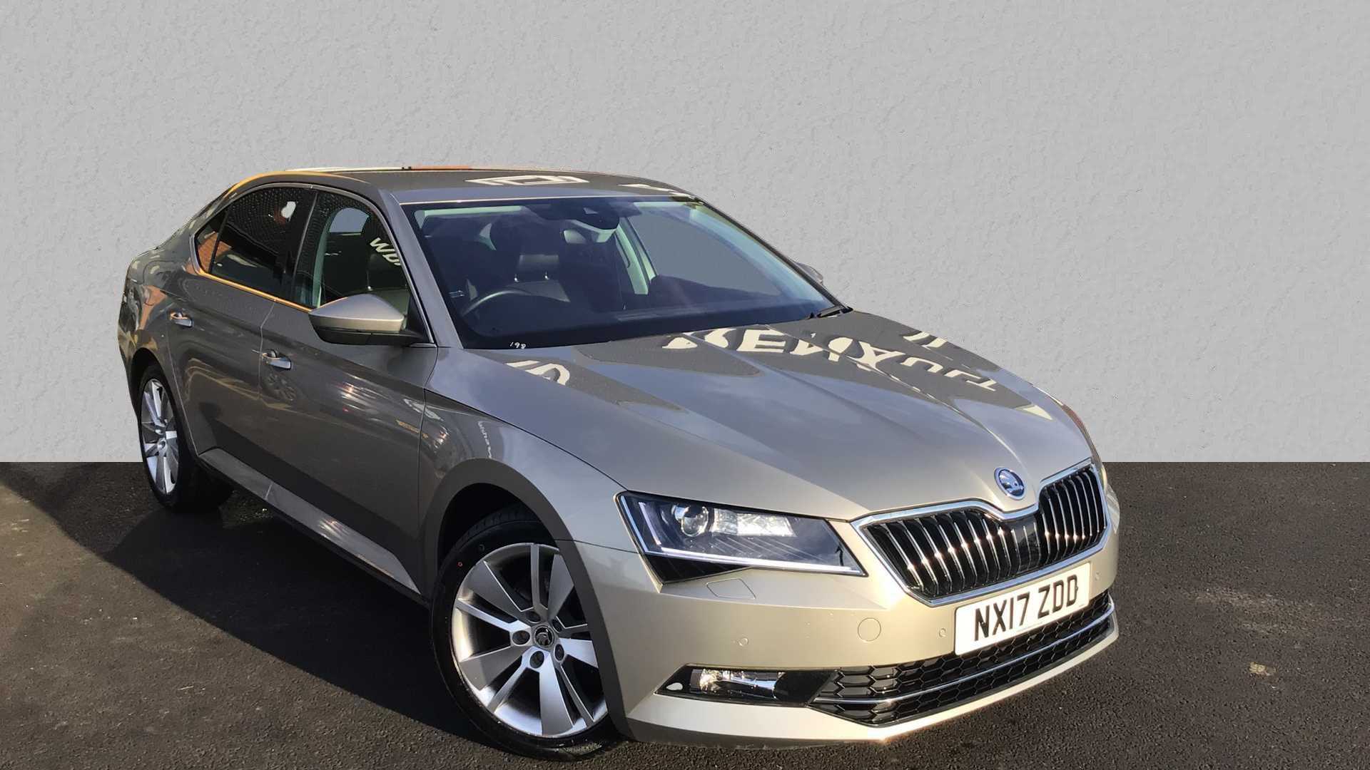 Main listing image - Skoda Superb