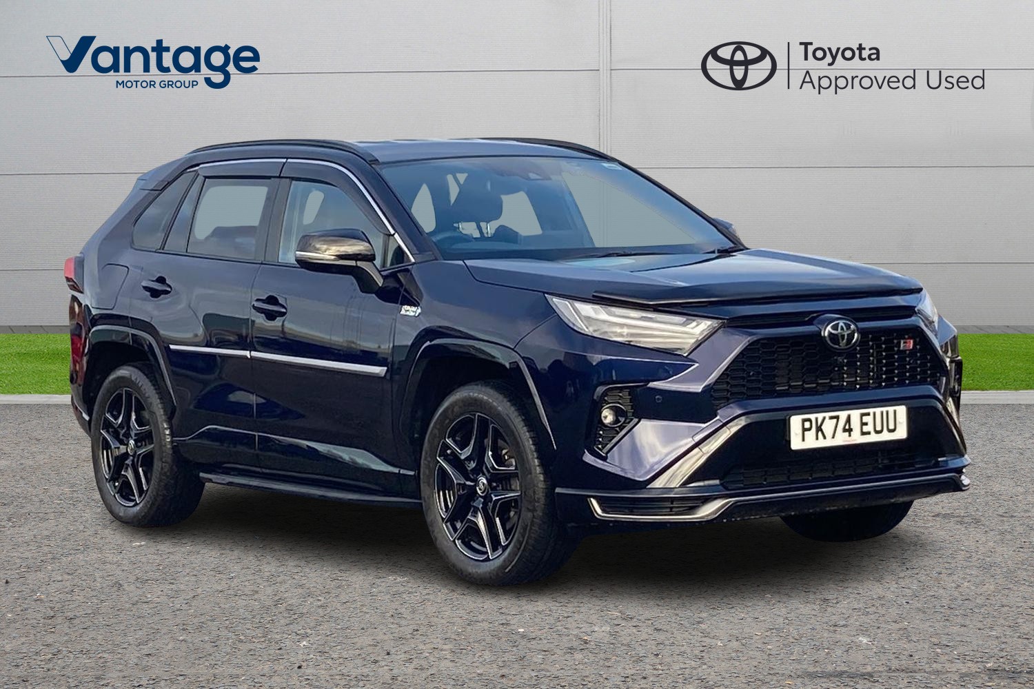 Main listing image - Toyota RAV4