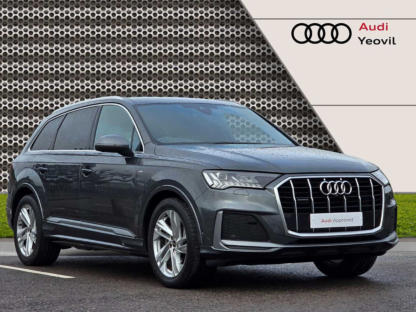 Main listing image - Audi Q7