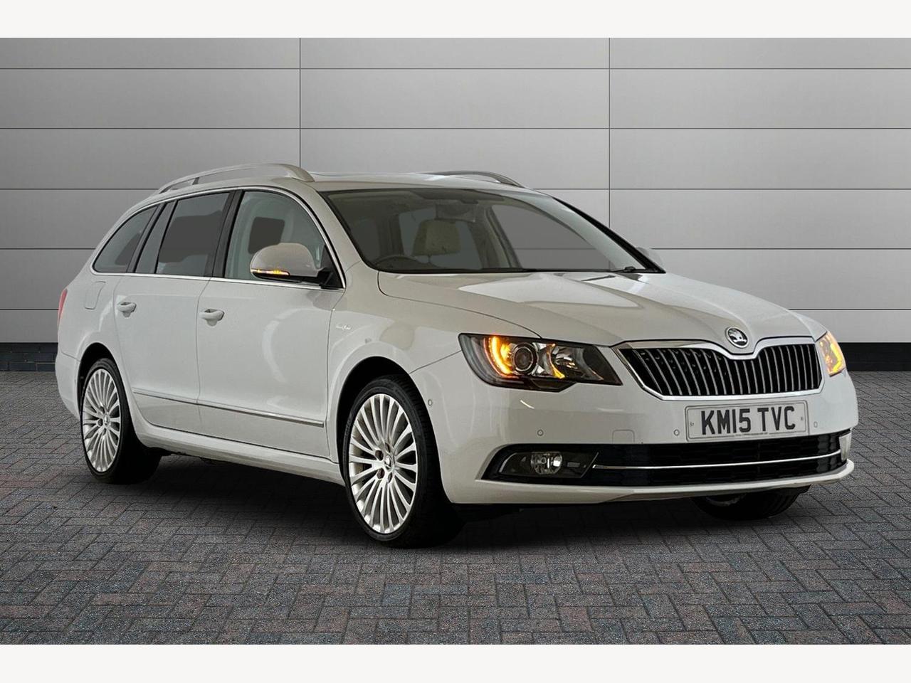 Main listing image - Skoda Superb Estate