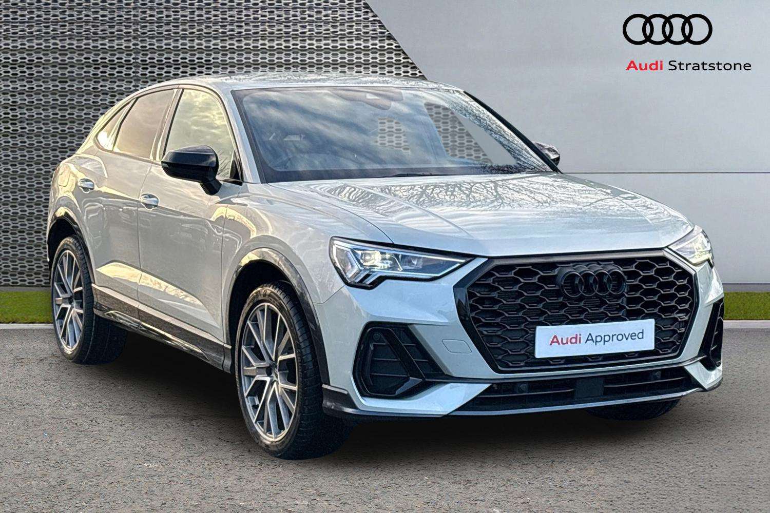 Main listing image - Audi Q3