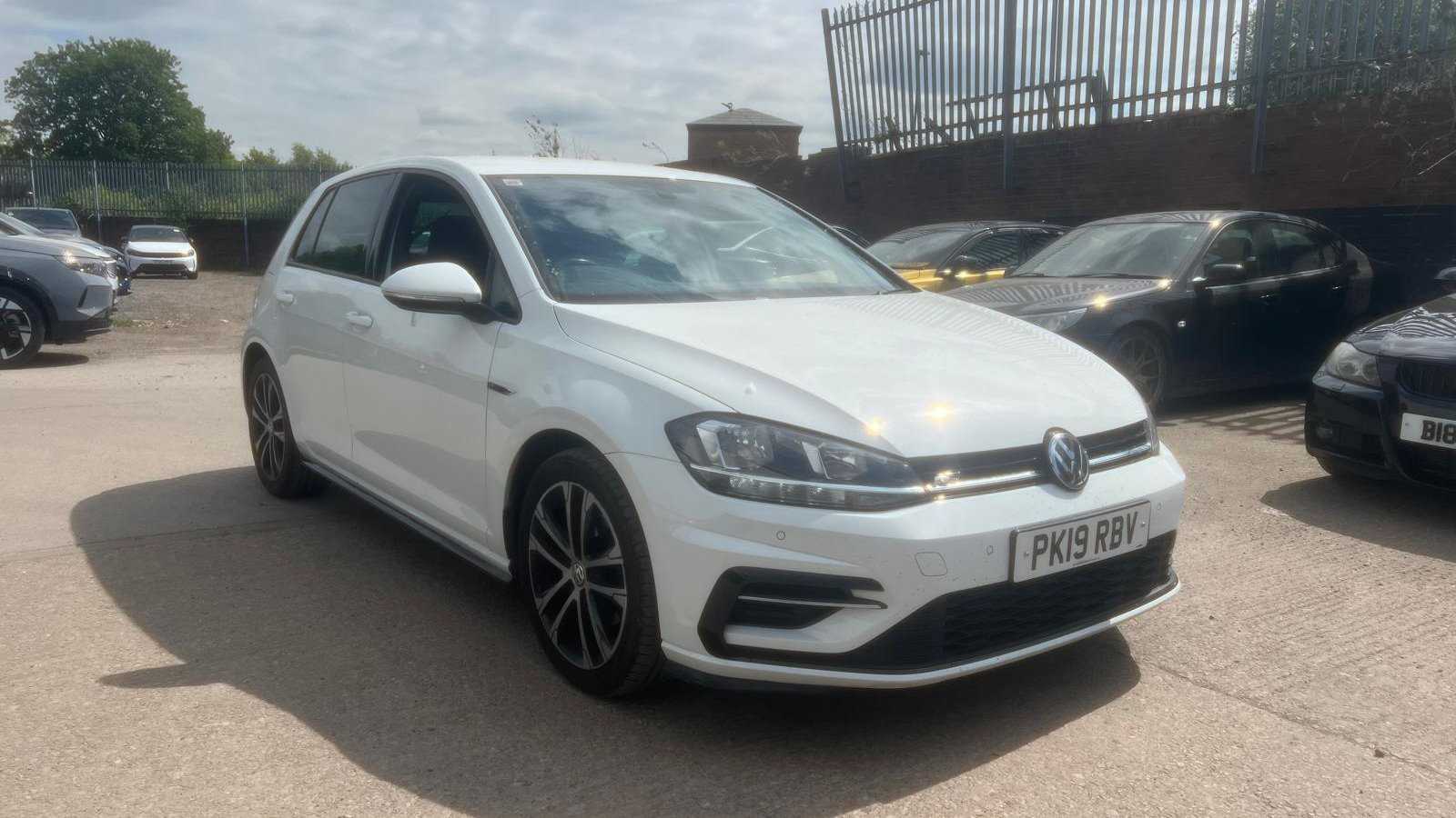 Main listing image - Volkswagen Golf
