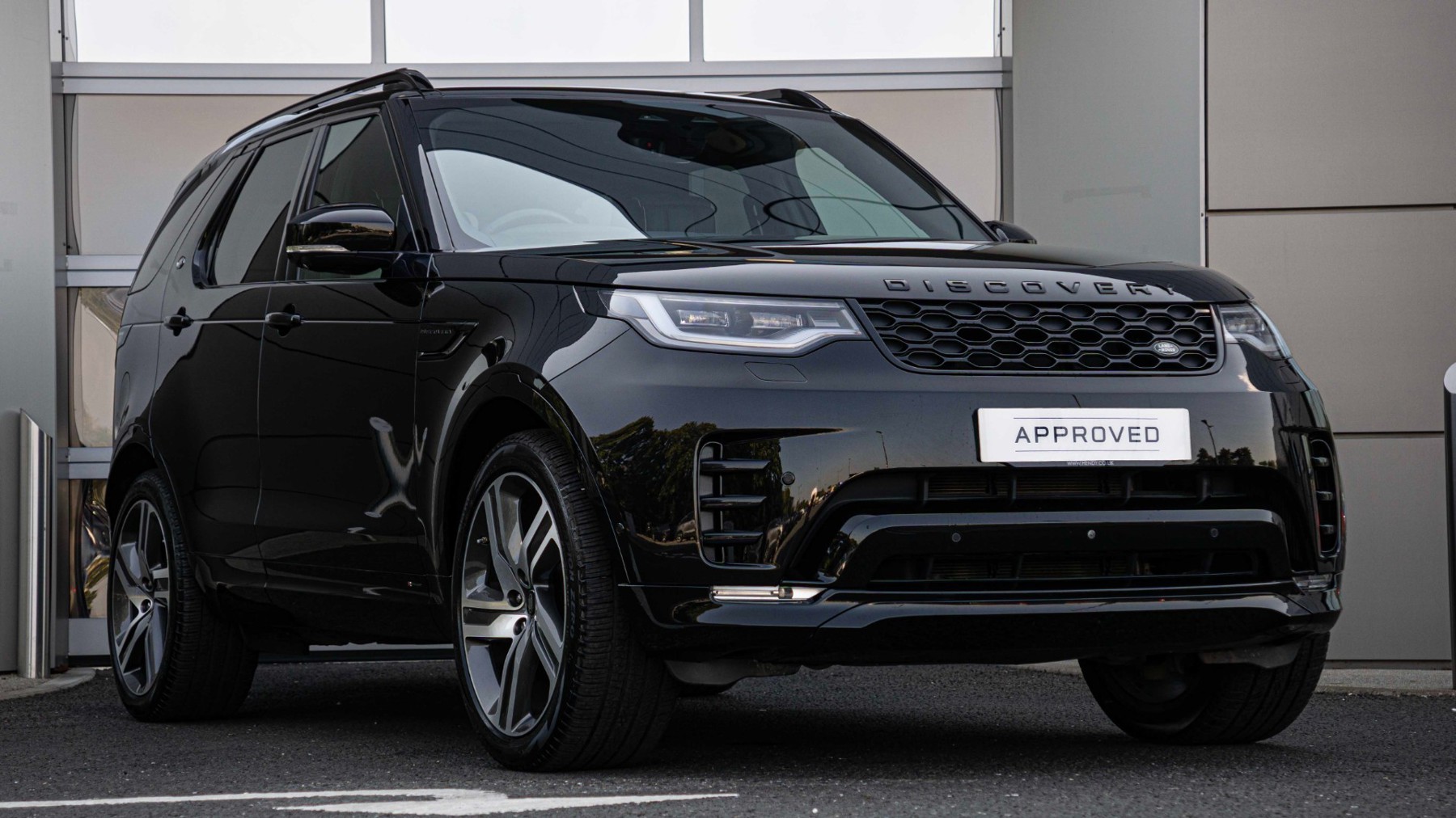 Main listing image - Land Rover Discovery