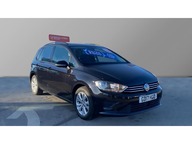 Main listing image - Volkswagen Golf SV