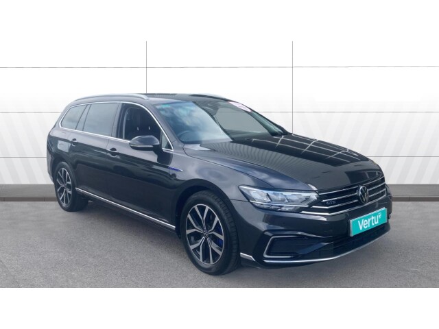 Main listing image - Volkswagen Passat